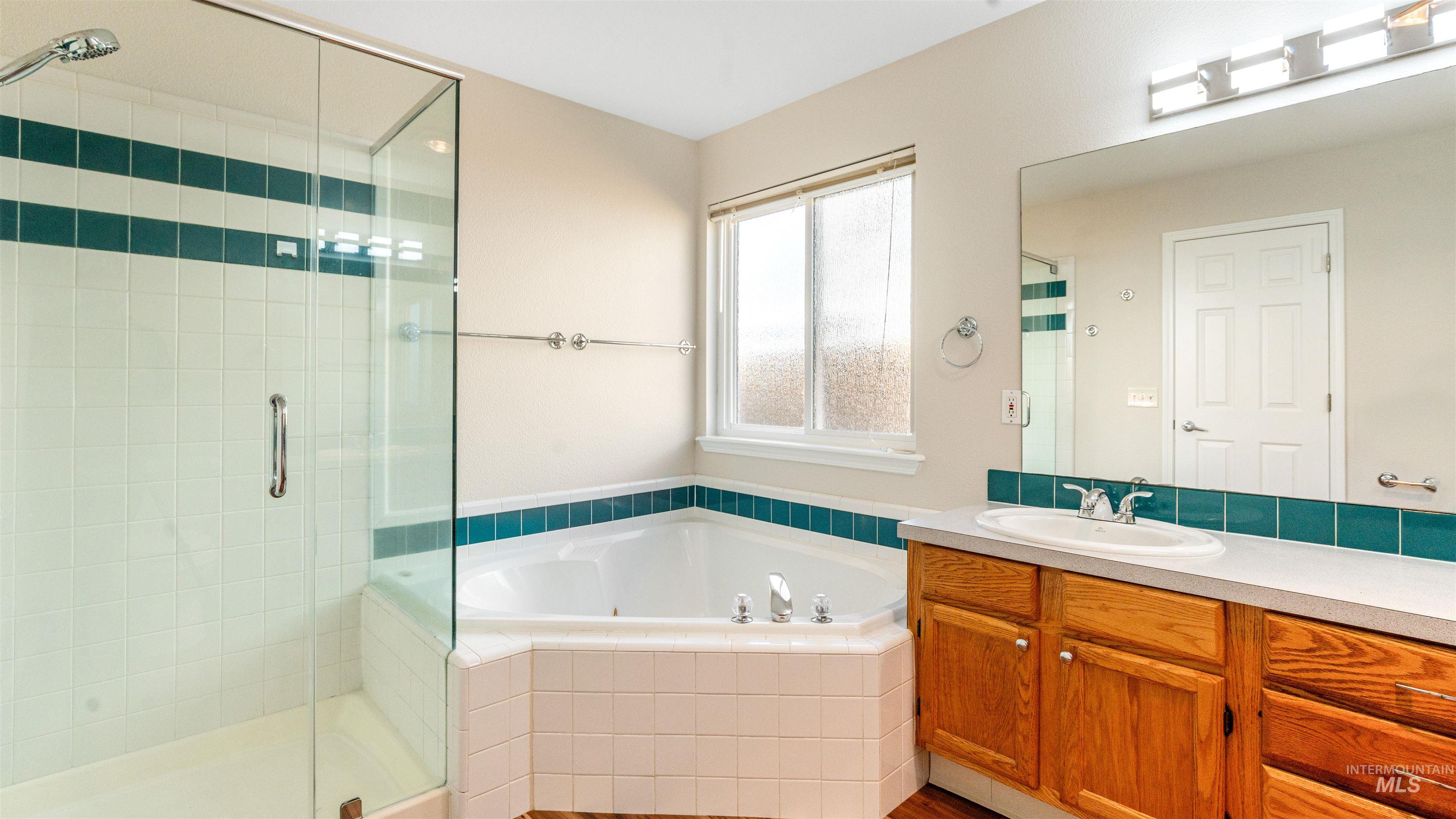 1700 N trail creek way, Eagle, Idaho 83616, 5 Bedrooms, 2 Bathrooms, Residential For Sale, Price $589,900, 98979674