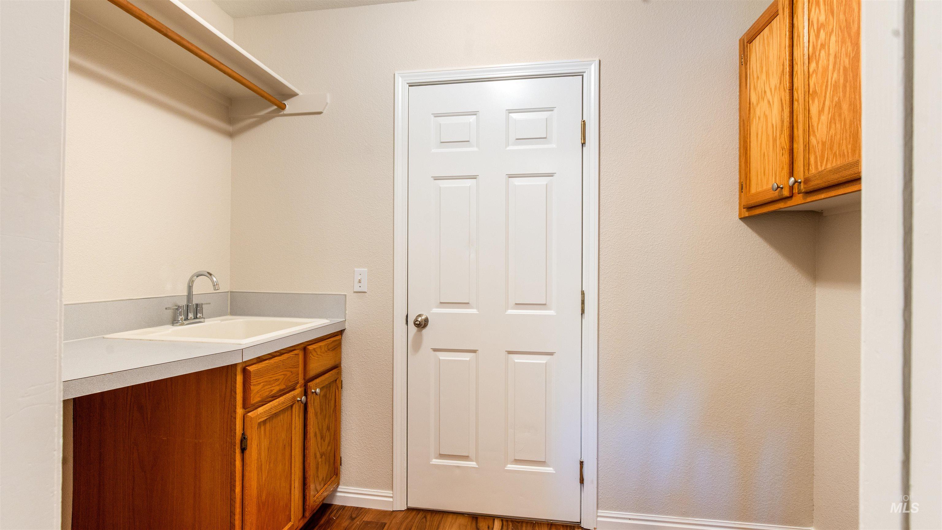 1700 N trail creek way, Eagle, Idaho 83616, 5 Bedrooms, 2 Bathrooms, Residential For Sale, Price $589,900, 98979674