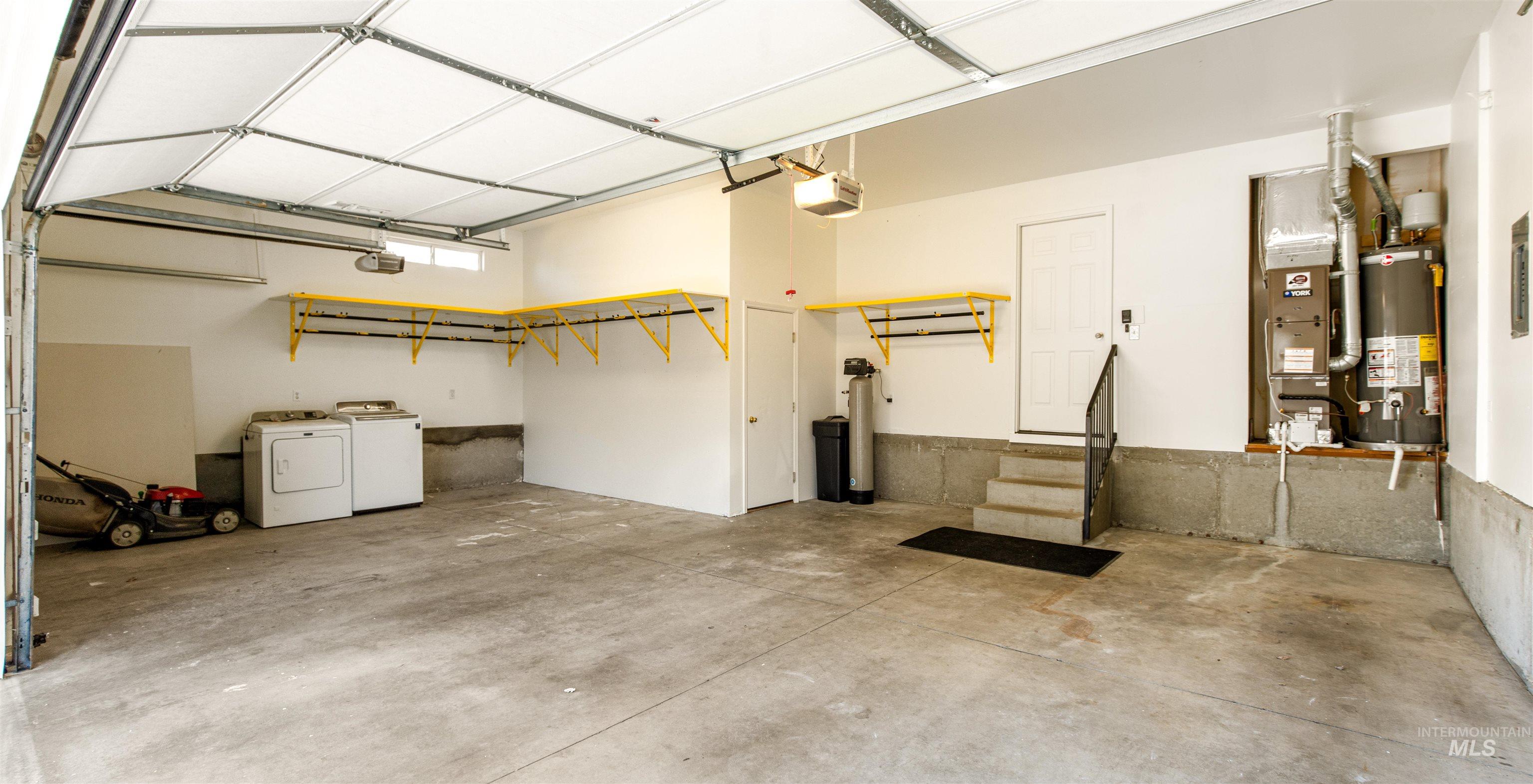 1700 N trail creek way, Eagle, Idaho 83616, 5 Bedrooms, 2 Bathrooms, Residential For Sale, Price $589,900, 98979674