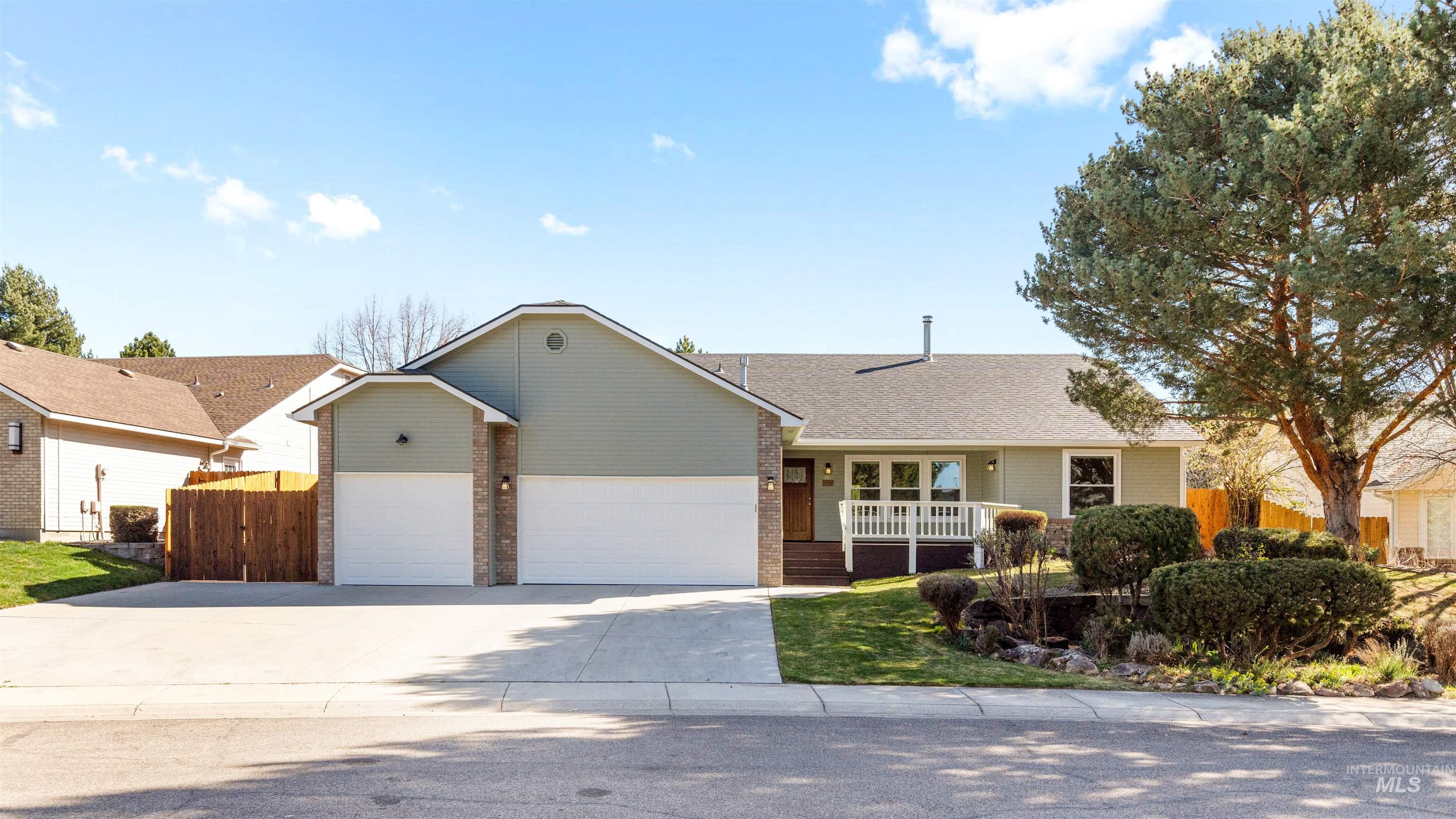 1700 N trail creek way, Eagle, Idaho 83616, 5 Bedrooms, 2 Bathrooms, Residential For Sale, Price $589,900, 98979674