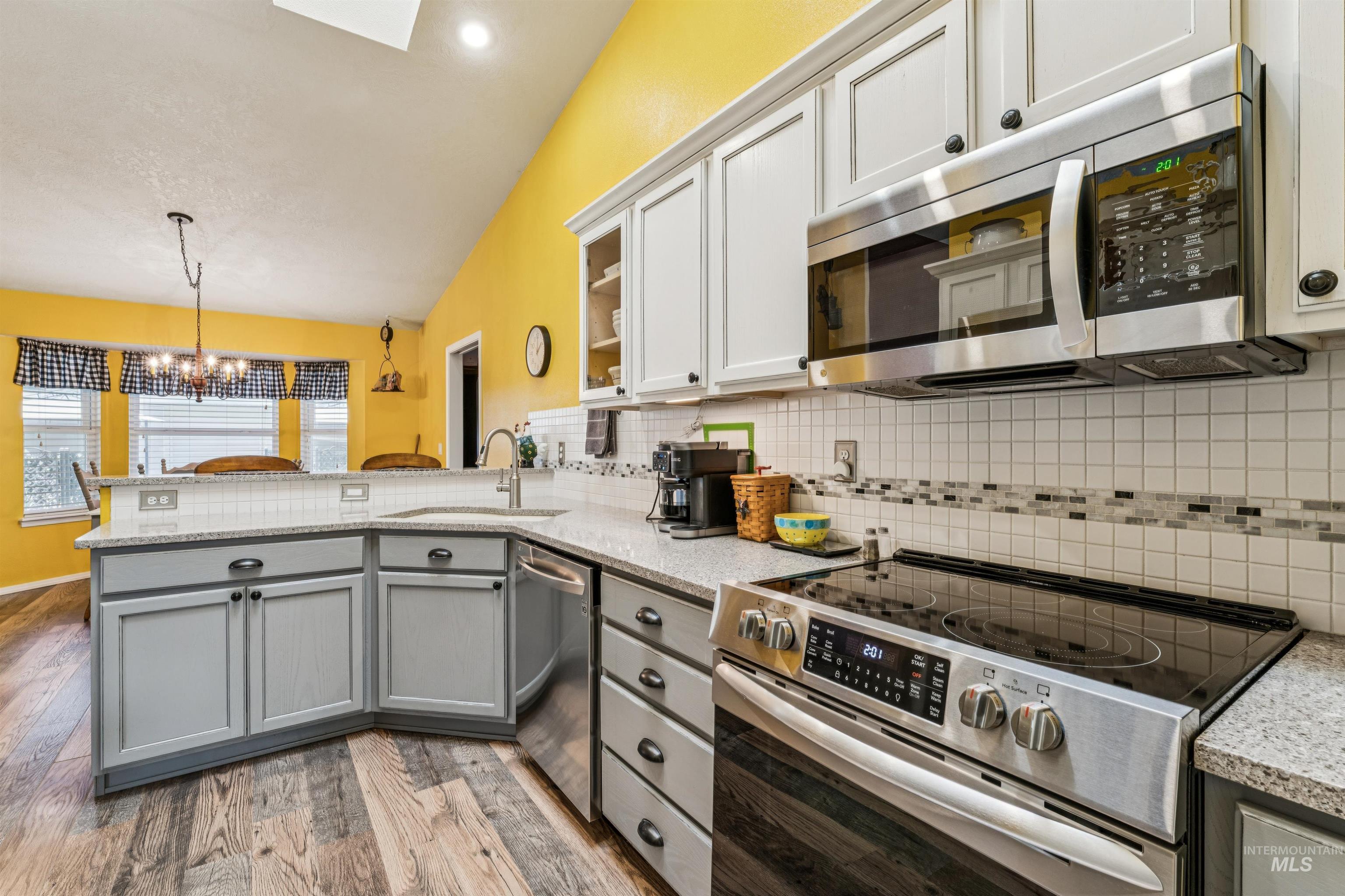 517 N Stratford St, Nampa, Idaho 83651, 2 Bedrooms, 2 Bathrooms, Residential For Sale, Price $269,900, 98979682