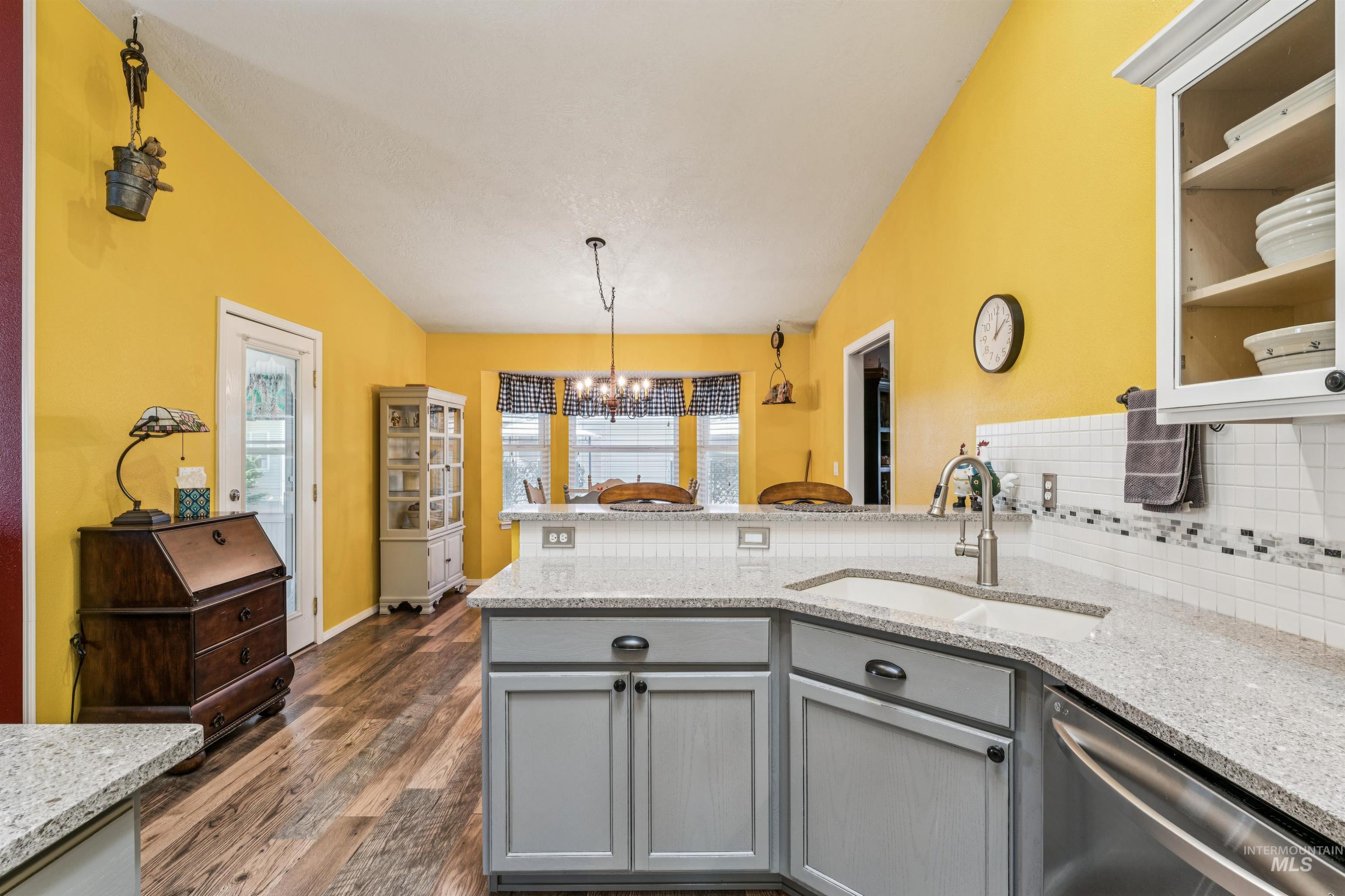 517 N Stratford St, Nampa, Idaho 83651, 2 Bedrooms, 2 Bathrooms, Residential For Sale, Price $269,900, 98979682