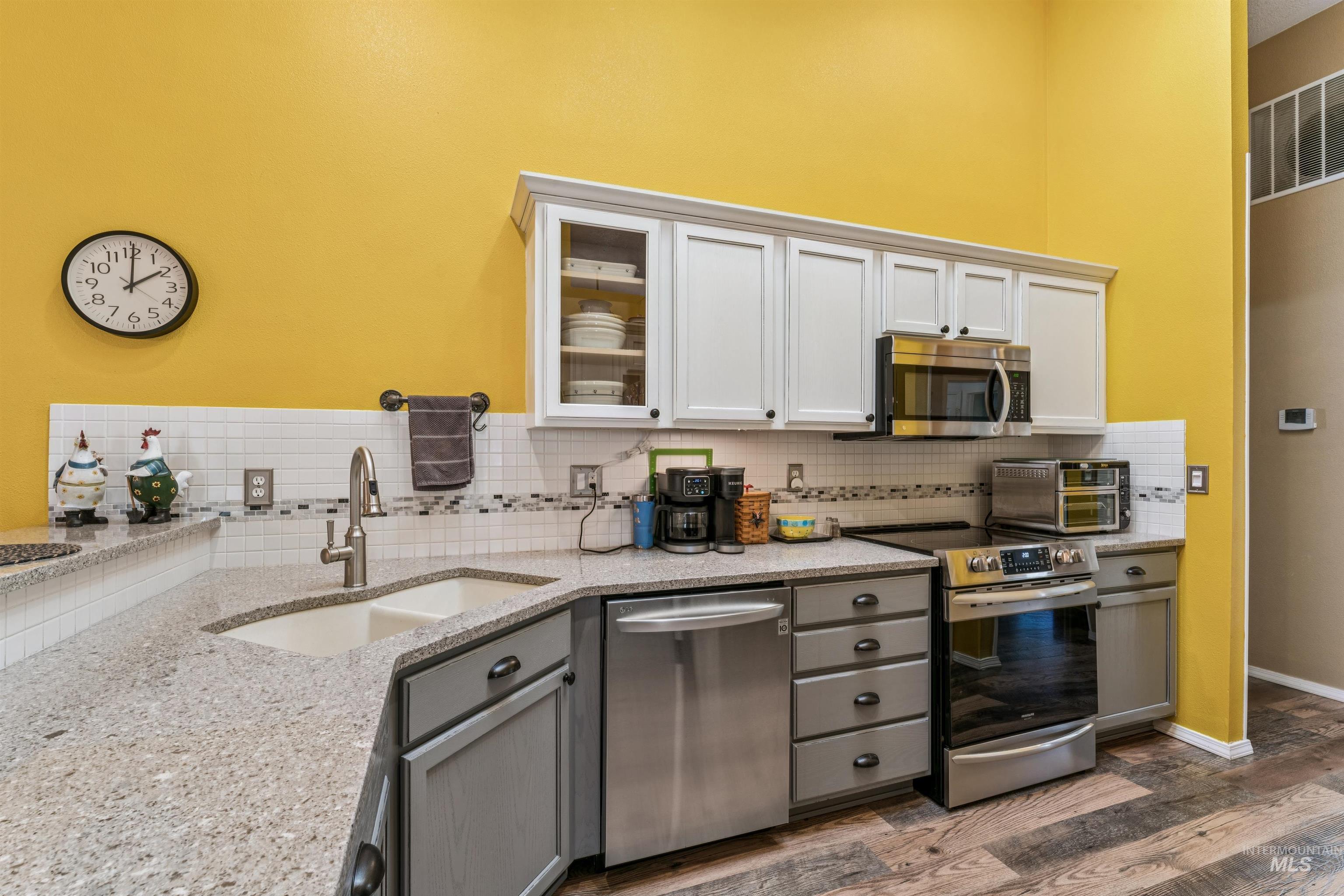 517 N Stratford St, Nampa, Idaho 83651, 2 Bedrooms, 2 Bathrooms, Residential For Sale, Price $269,900, 98979682