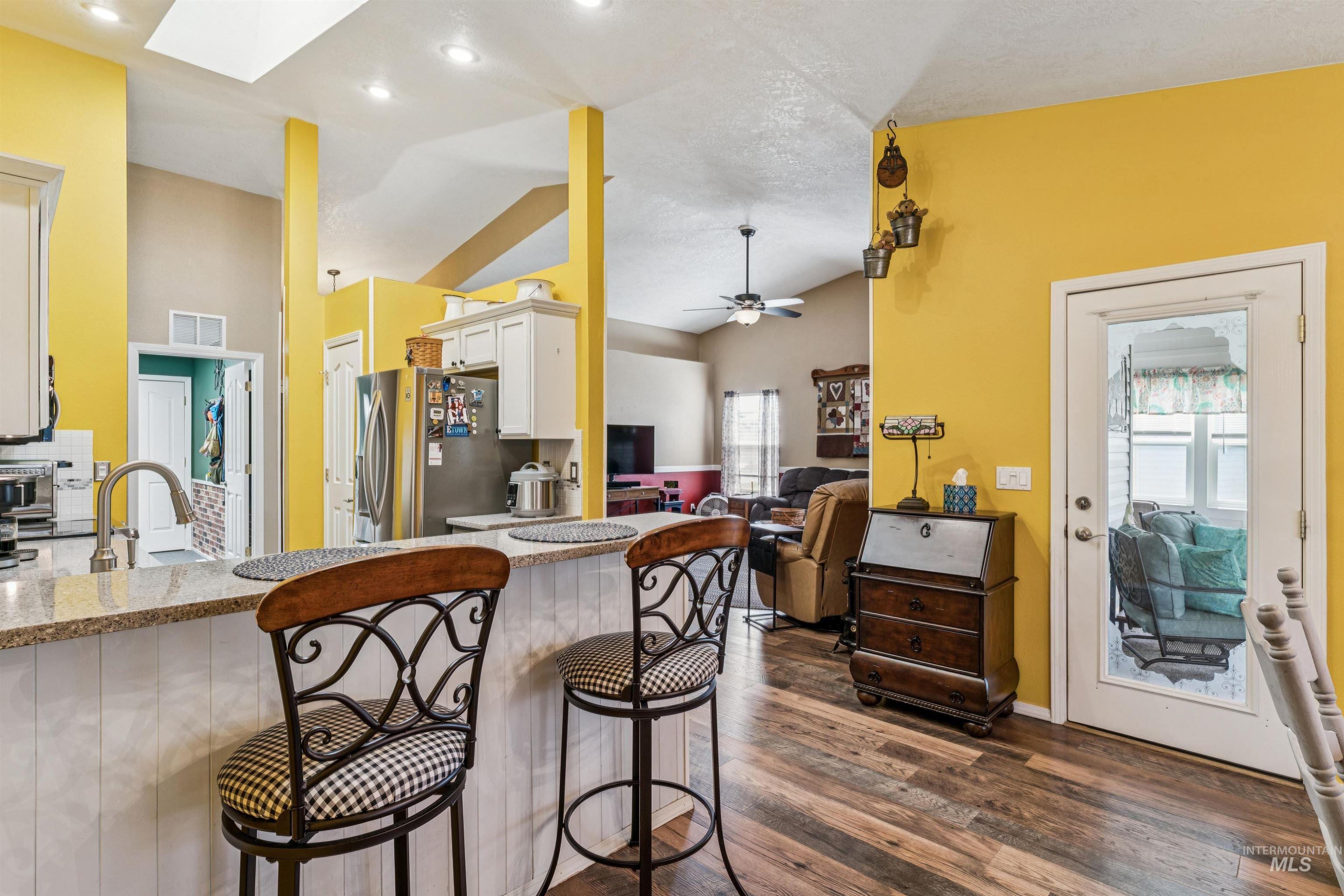 517 N Stratford St, Nampa, Idaho 83651, 2 Bedrooms, 2 Bathrooms, Residential For Sale, Price $269,900, 98979682