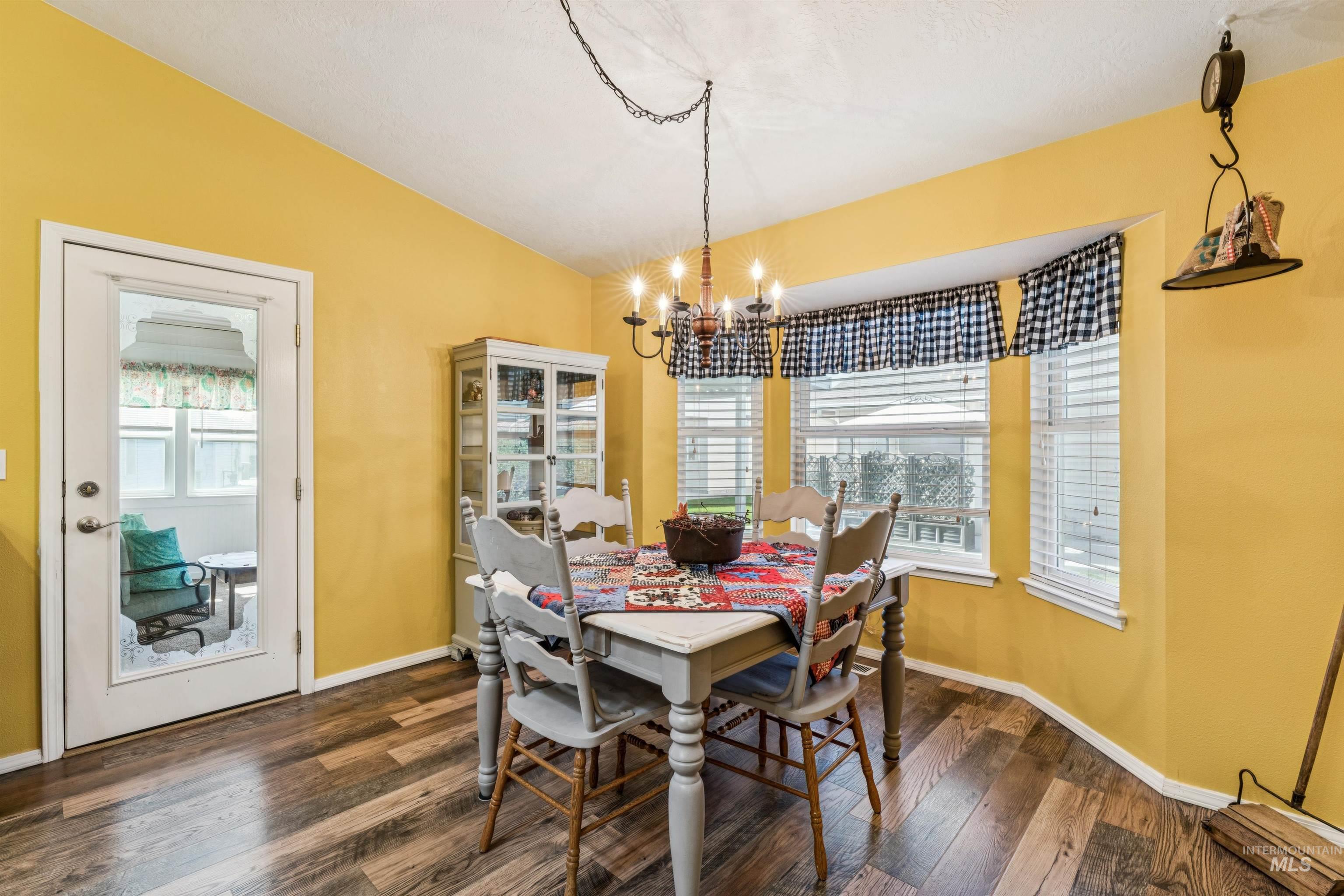 517 N Stratford St, Nampa, Idaho 83651, 2 Bedrooms, 2 Bathrooms, Residential For Sale, Price $269,900, 98979682