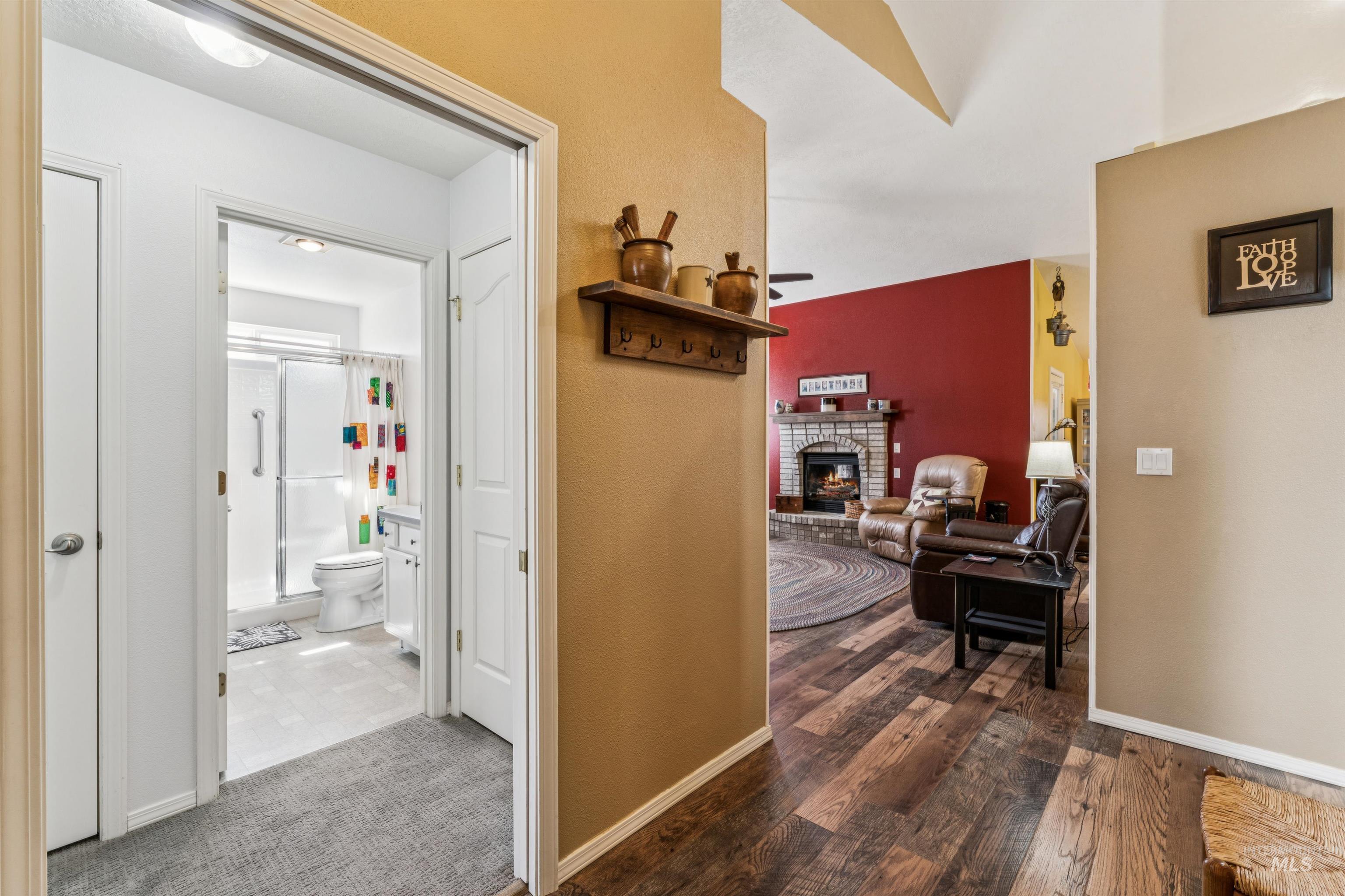 517 N Stratford St, Nampa, Idaho 83651, 2 Bedrooms, 2 Bathrooms, Residential For Sale, Price $269,900, 98979682