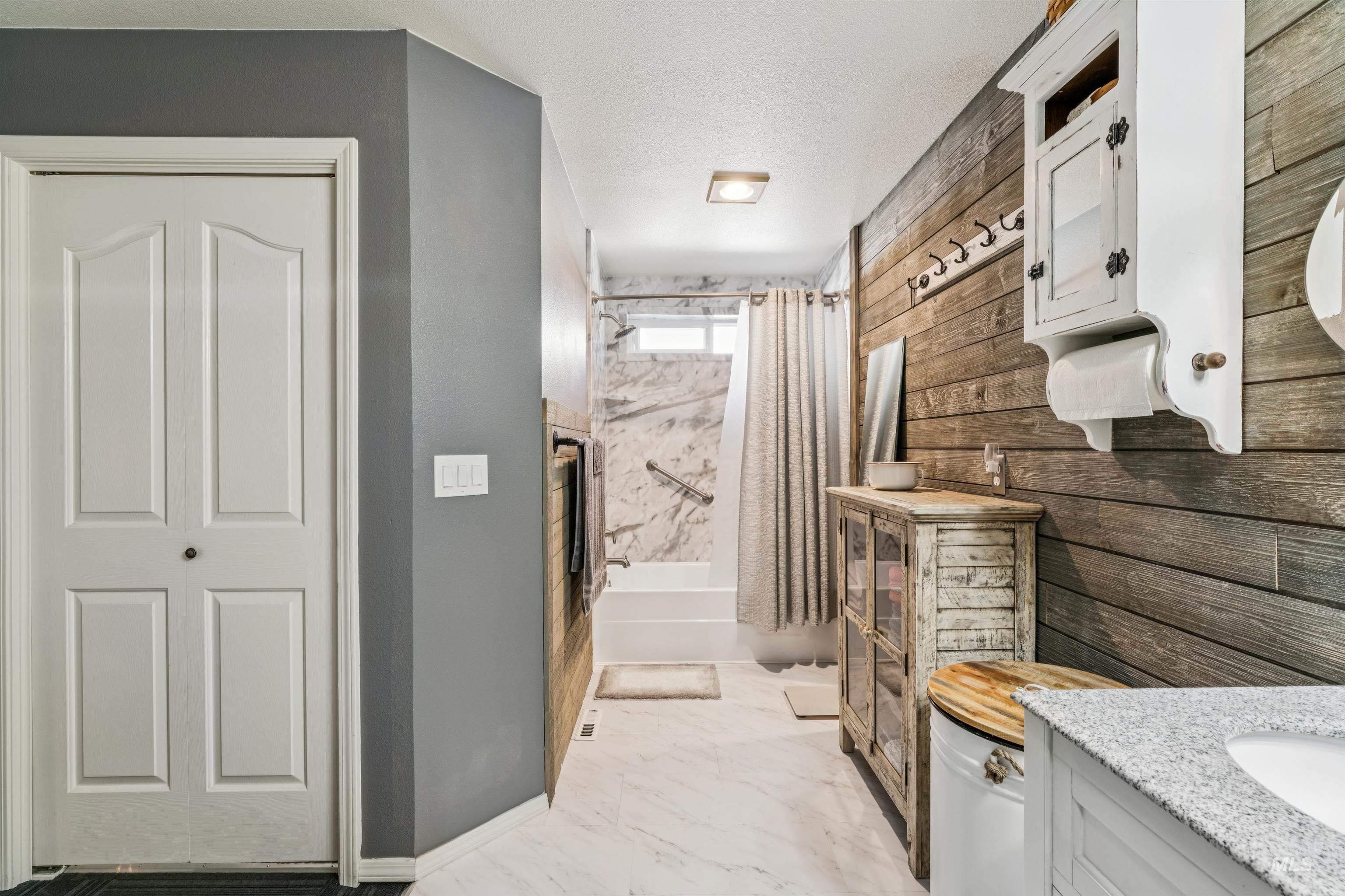 517 N Stratford St, Nampa, Idaho 83651, 2 Bedrooms, 2 Bathrooms, Residential For Sale, Price $269,900, 98979682