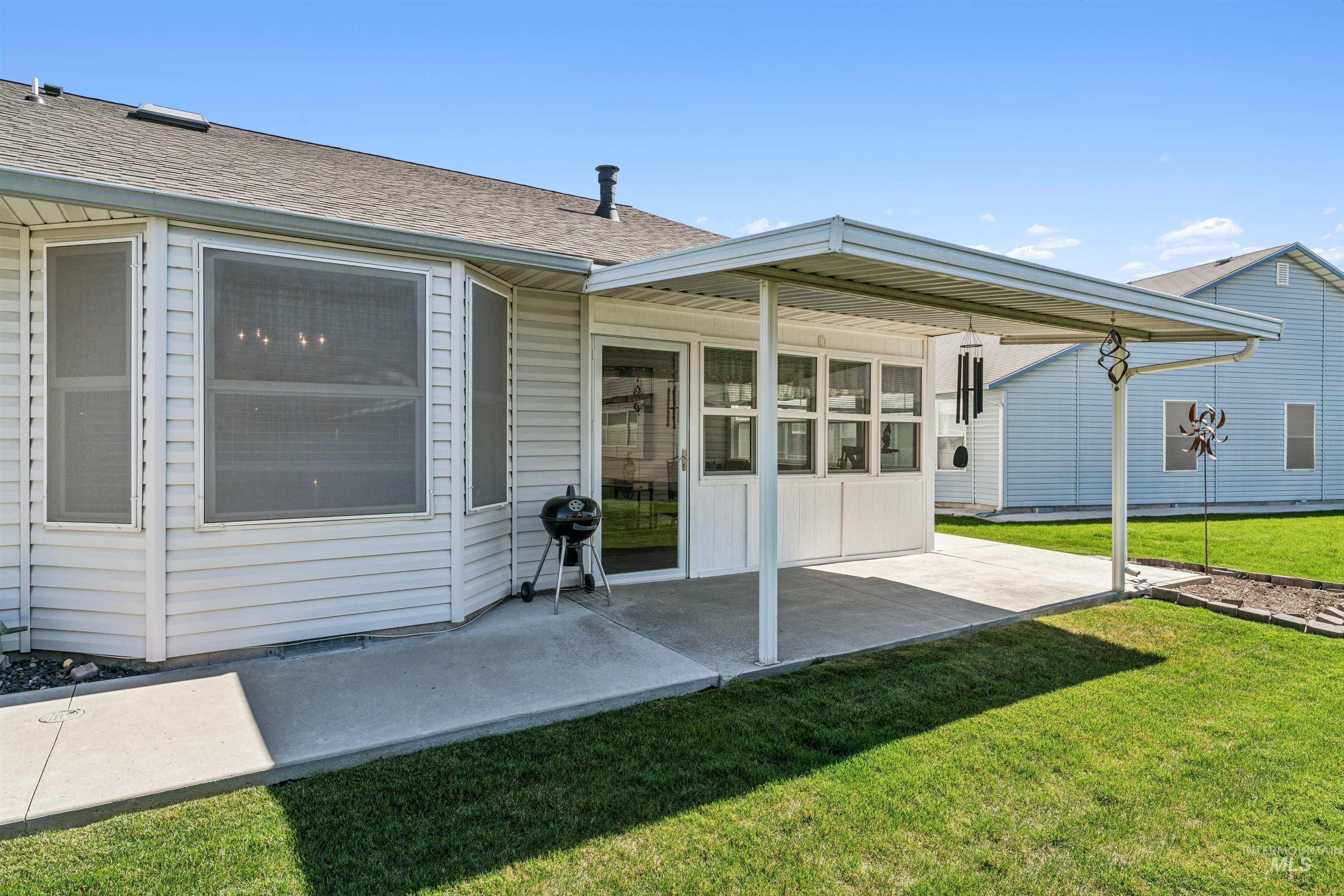 517 N Stratford St, Nampa, Idaho 83651, 2 Bedrooms, 2 Bathrooms, Residential For Sale, Price $269,900, 98979682