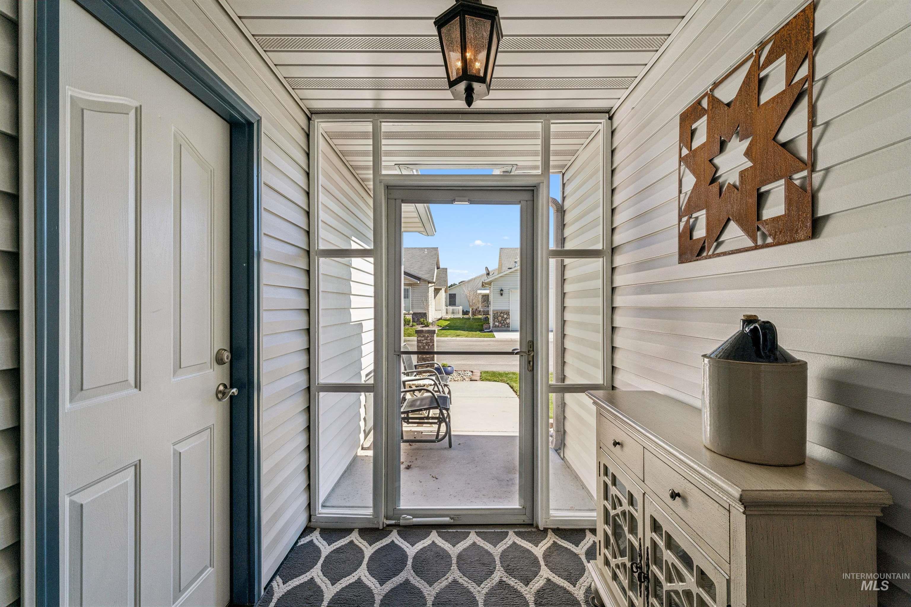 517 N Stratford St, Nampa, Idaho 83651, 2 Bedrooms, 2 Bathrooms, Residential For Sale, Price $269,900, 98979682