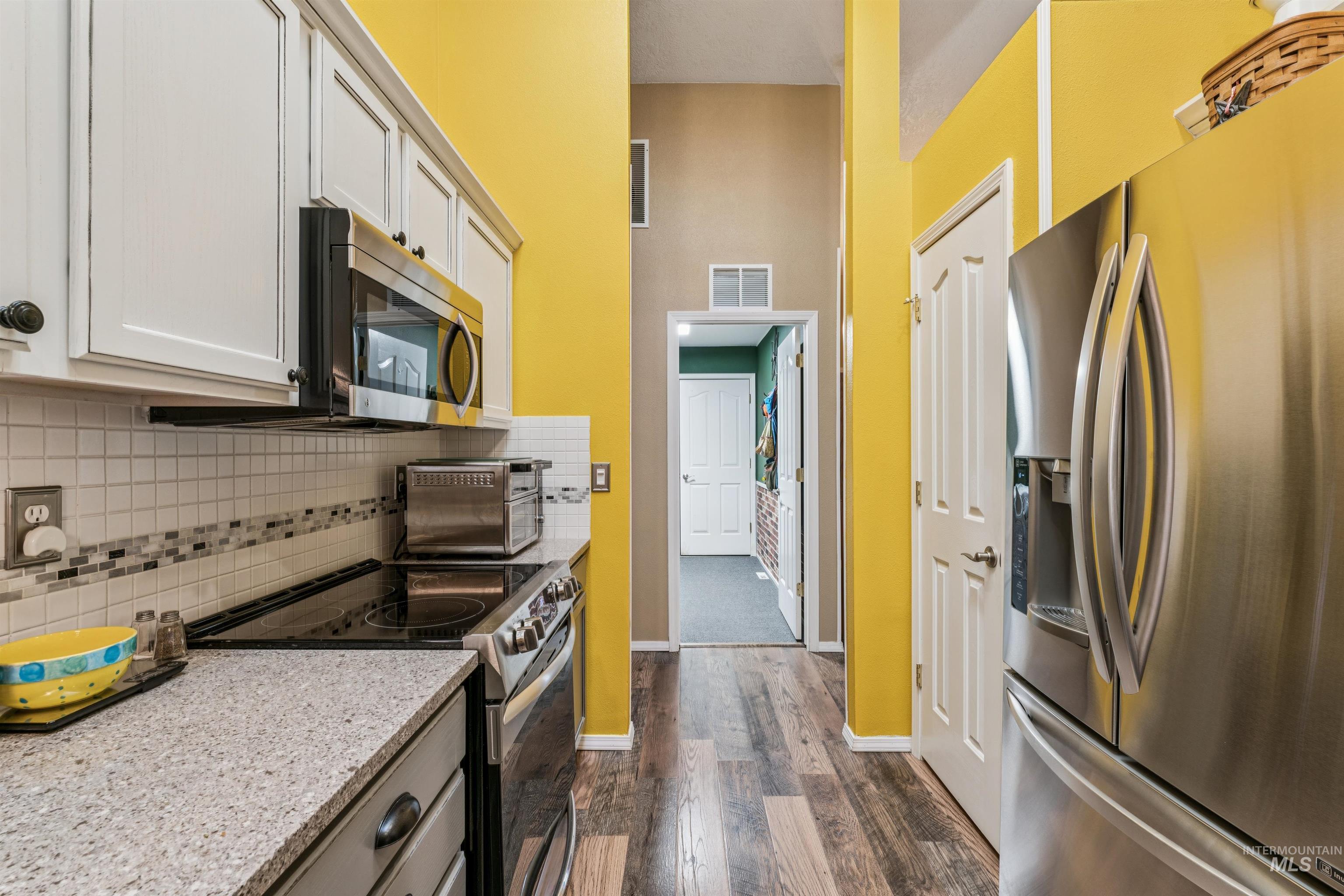 517 N Stratford St, Nampa, Idaho 83651, 2 Bedrooms, 2 Bathrooms, Residential For Sale, Price $269,900, 98979682