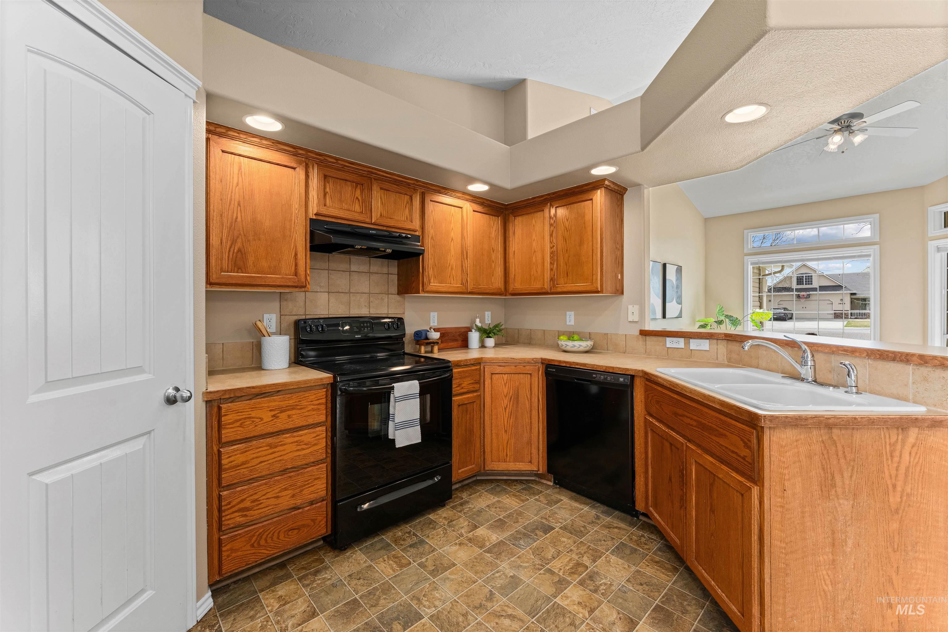 3923 Chatham Court, Caldwell, Idaho 83607, 4 Bedrooms, 2 Bathrooms, Residential For Sale, Price $363,900, 98979691