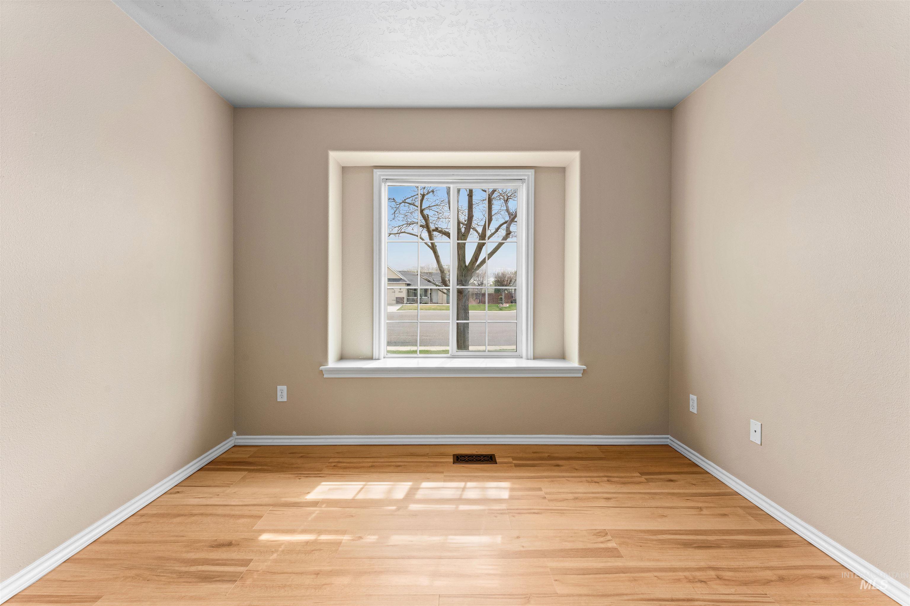 3923 Chatham Court, Caldwell, Idaho 83607, 4 Bedrooms, 2 Bathrooms, Residential For Sale, Price $363,900, 98979691