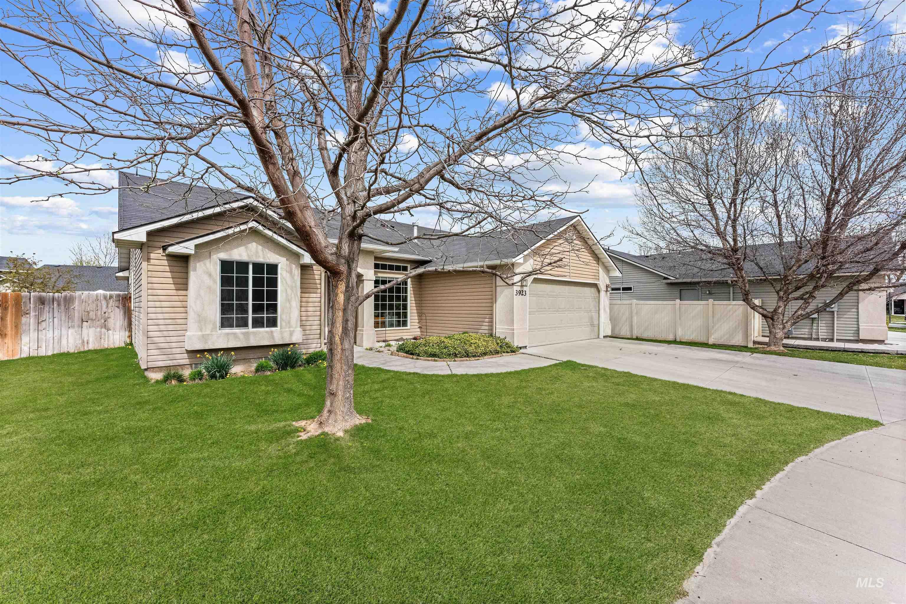 3923 Chatham Court, Caldwell, Idaho 83607, 4 Bedrooms, 2 Bathrooms, Residential For Sale, Price $363,900, 98979691