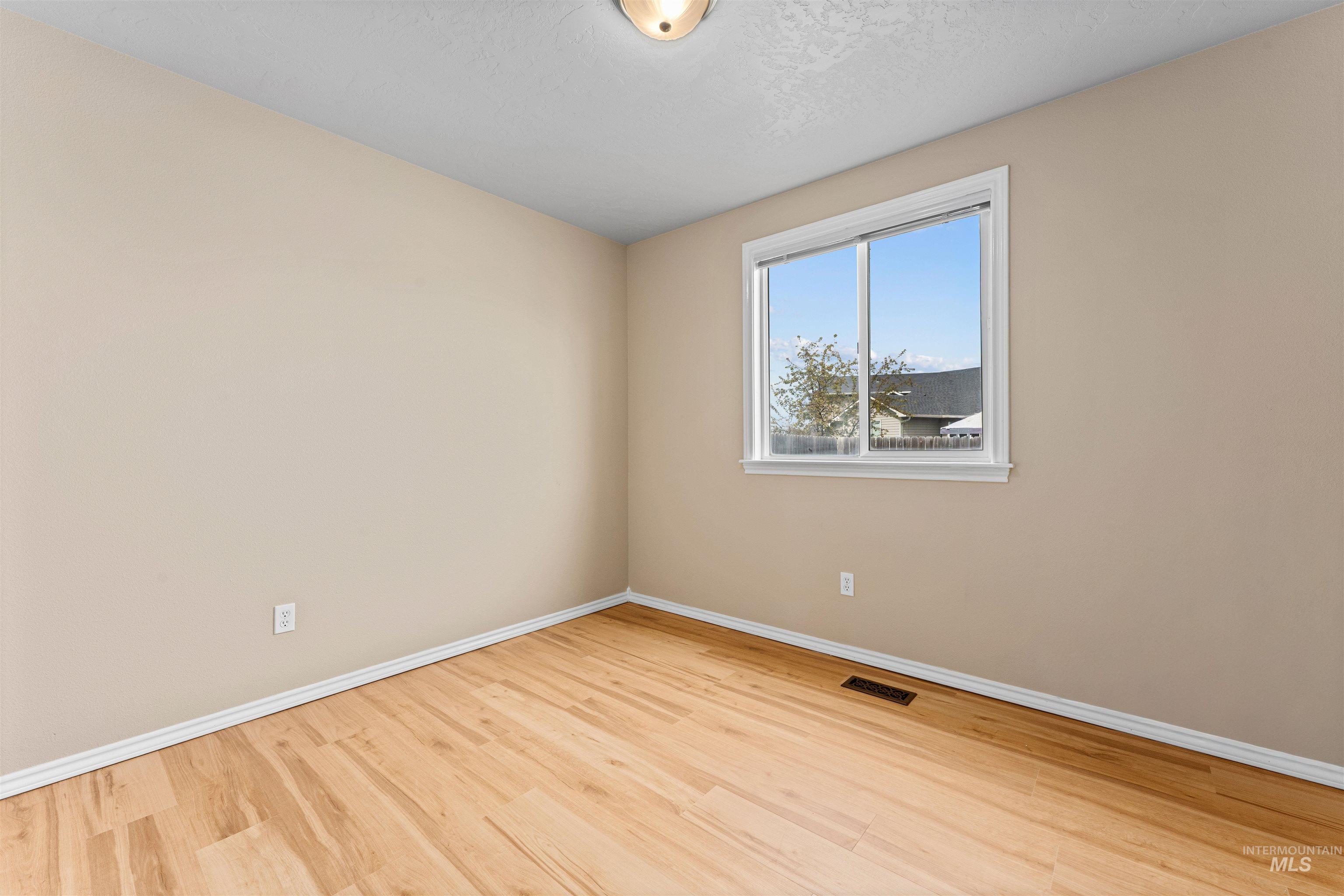 3923 Chatham Court, Caldwell, Idaho 83607, 4 Bedrooms, 2 Bathrooms, Residential For Sale, Price $363,900, 98979691