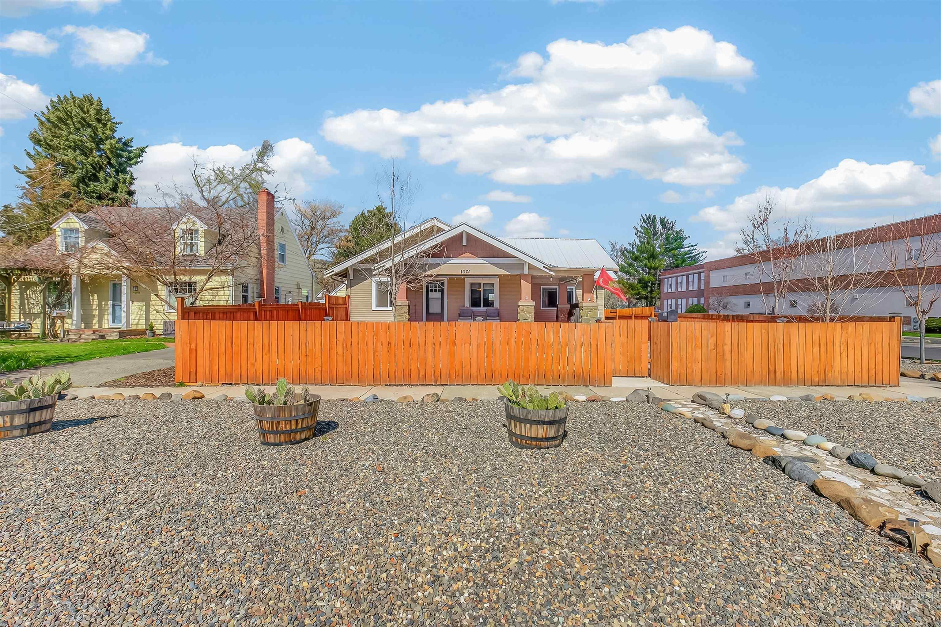 1025 10th Ave, Lewiston, Idaho 83501, 4 Bedrooms, 3 Bathrooms, Residential For Sale, Price $369,000, 98979696