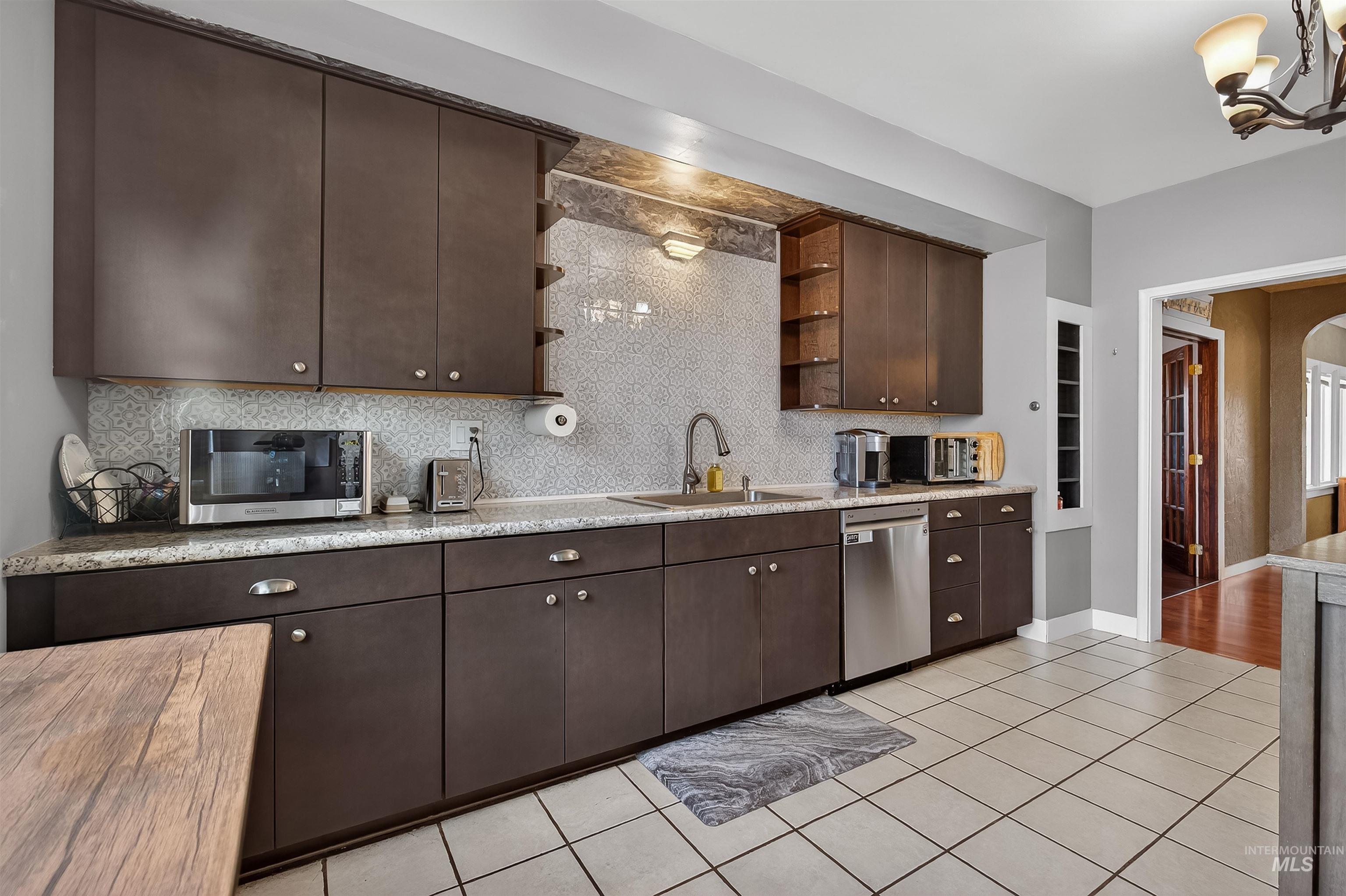 1025 10th Ave, Lewiston, Idaho 83501, 4 Bedrooms, 3 Bathrooms, Residential For Sale, Price $369,000, 98979696