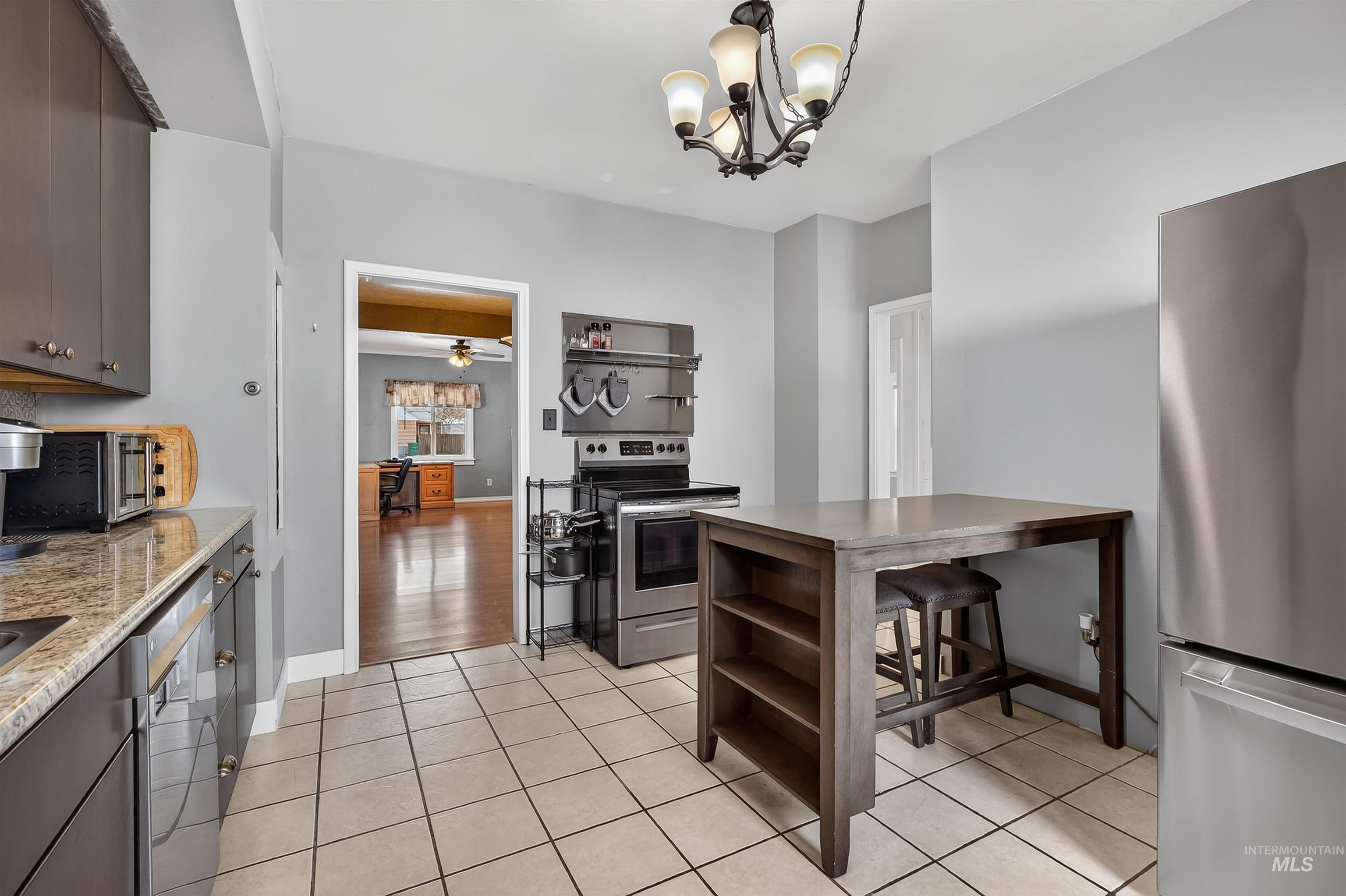 1025 10th Ave, Lewiston, Idaho 83501, 4 Bedrooms, 3 Bathrooms, Residential For Sale, Price $369,000, 98979696