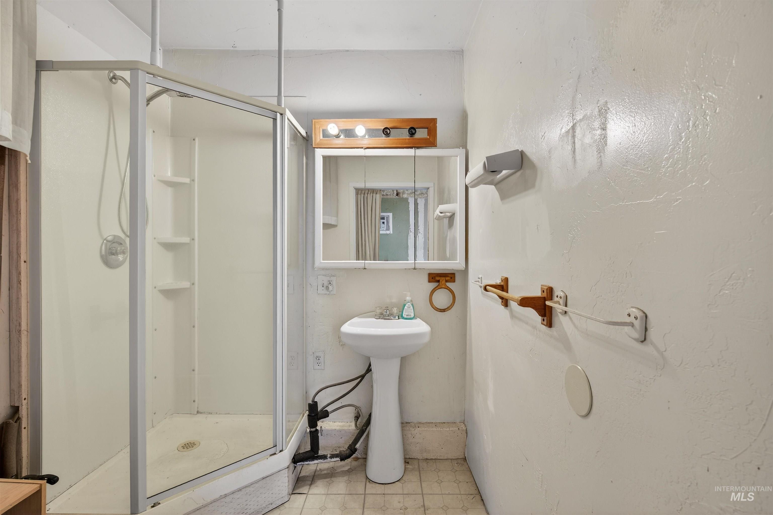 1025 10th Ave, Lewiston, Idaho 83501, 4 Bedrooms, 3 Bathrooms, Residential For Sale, Price $369,000, 98979696