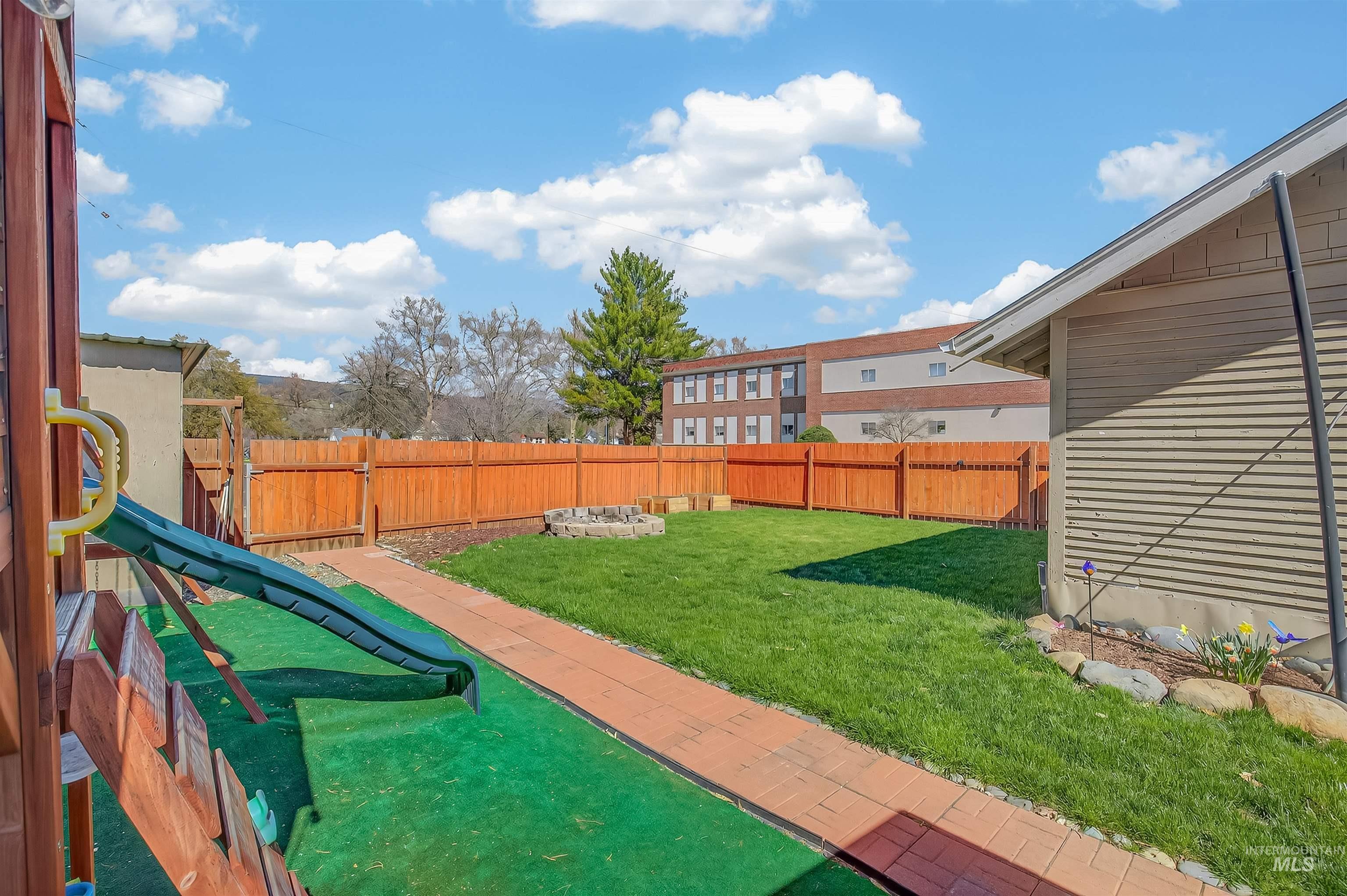 1025 10th Ave, Lewiston, Idaho 83501, 4 Bedrooms, 3 Bathrooms, Residential For Sale, Price $369,000, 98979696