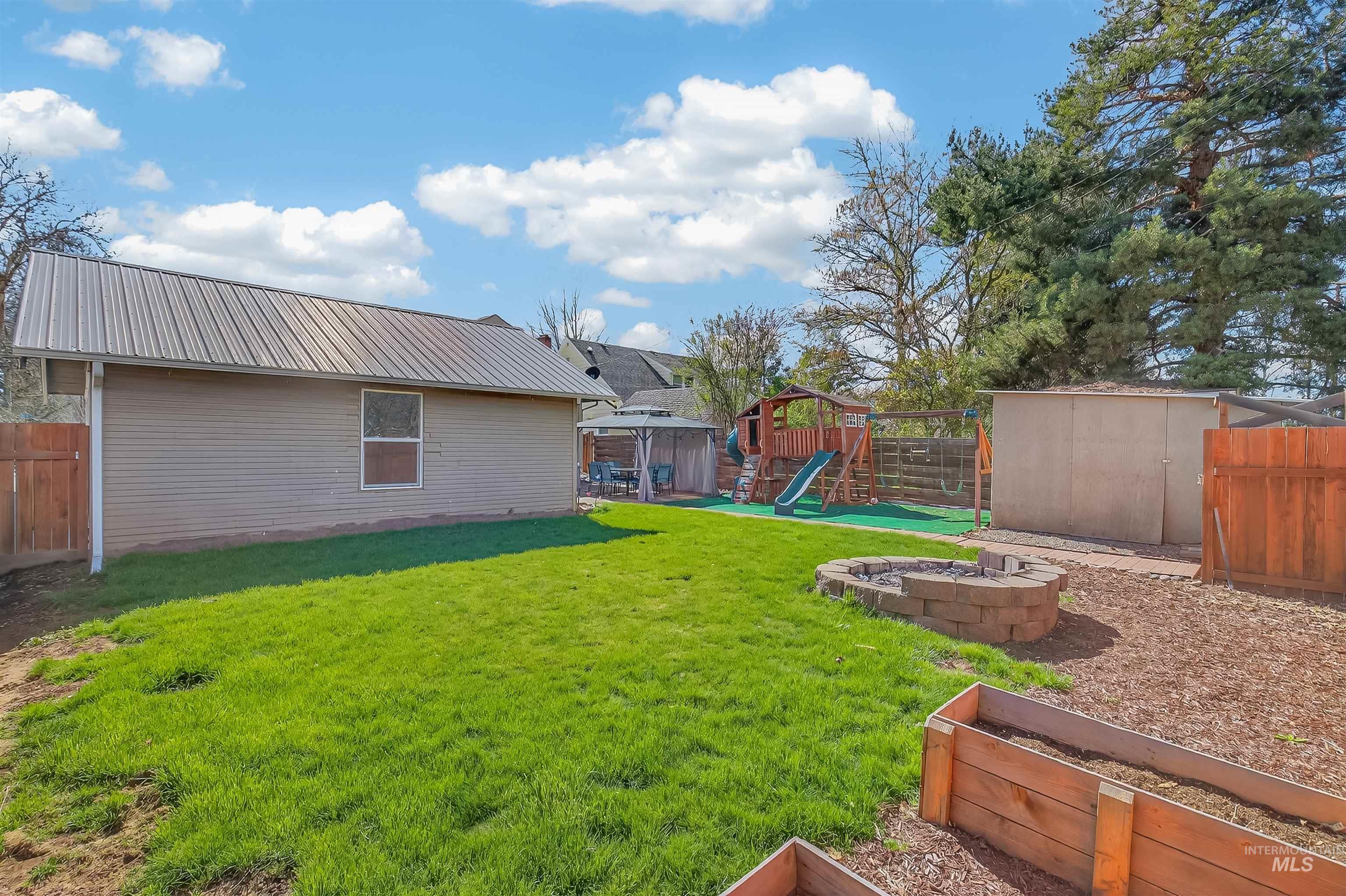 1025 10th Ave, Lewiston, Idaho 83501, 4 Bedrooms, 3 Bathrooms, Residential For Sale, Price $369,000, 98979696