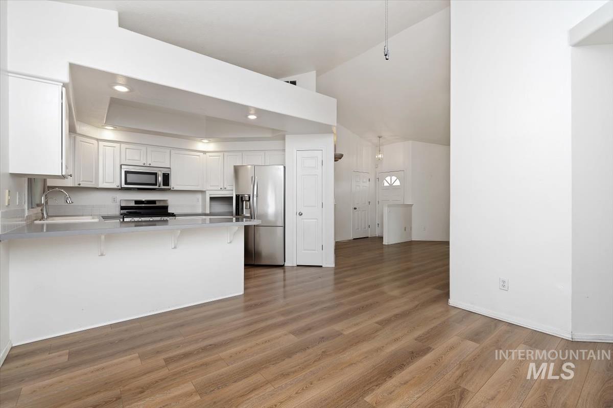 2723 N Wolverine, Meridian, Idaho 83646, 3 Bedrooms, 2 Bathrooms, Residential For Sale, Price $424,900,MLS 98979697