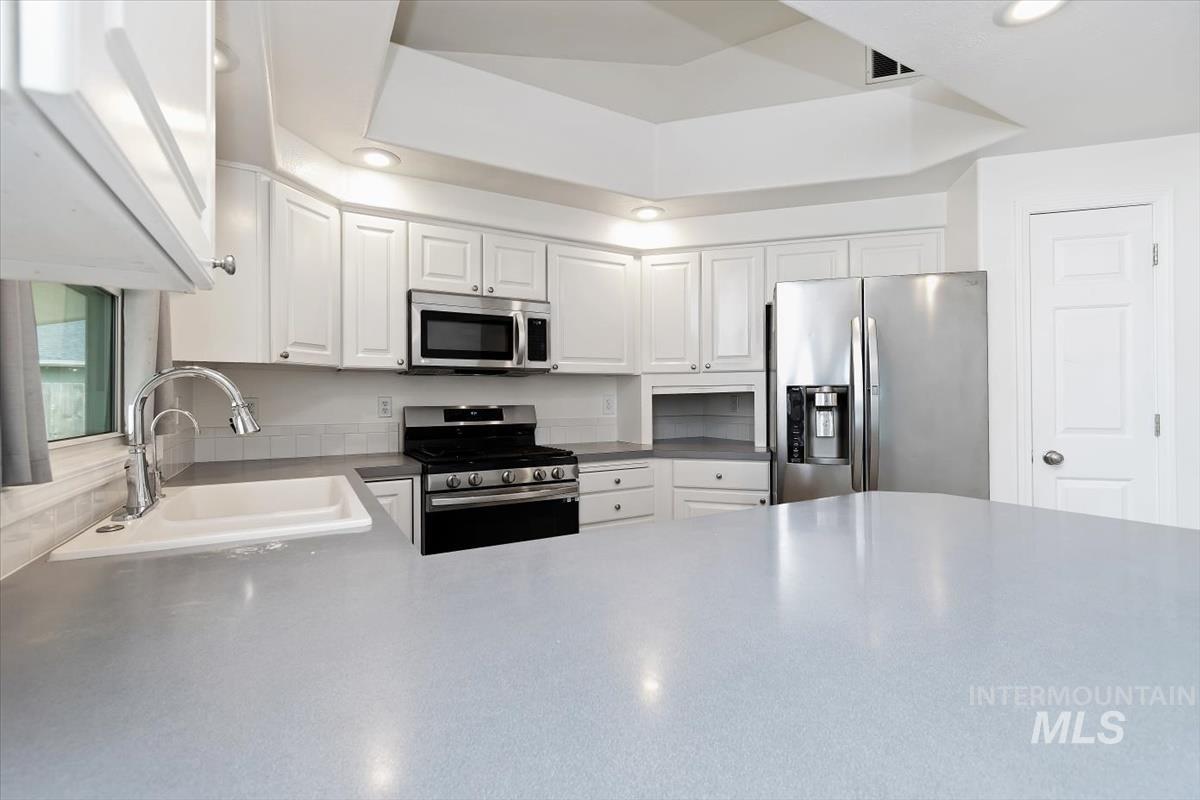 2723 N Wolverine, Meridian, Idaho 83646, 3 Bedrooms, 2 Bathrooms, Residential For Sale, Price $424,900,MLS 98979697