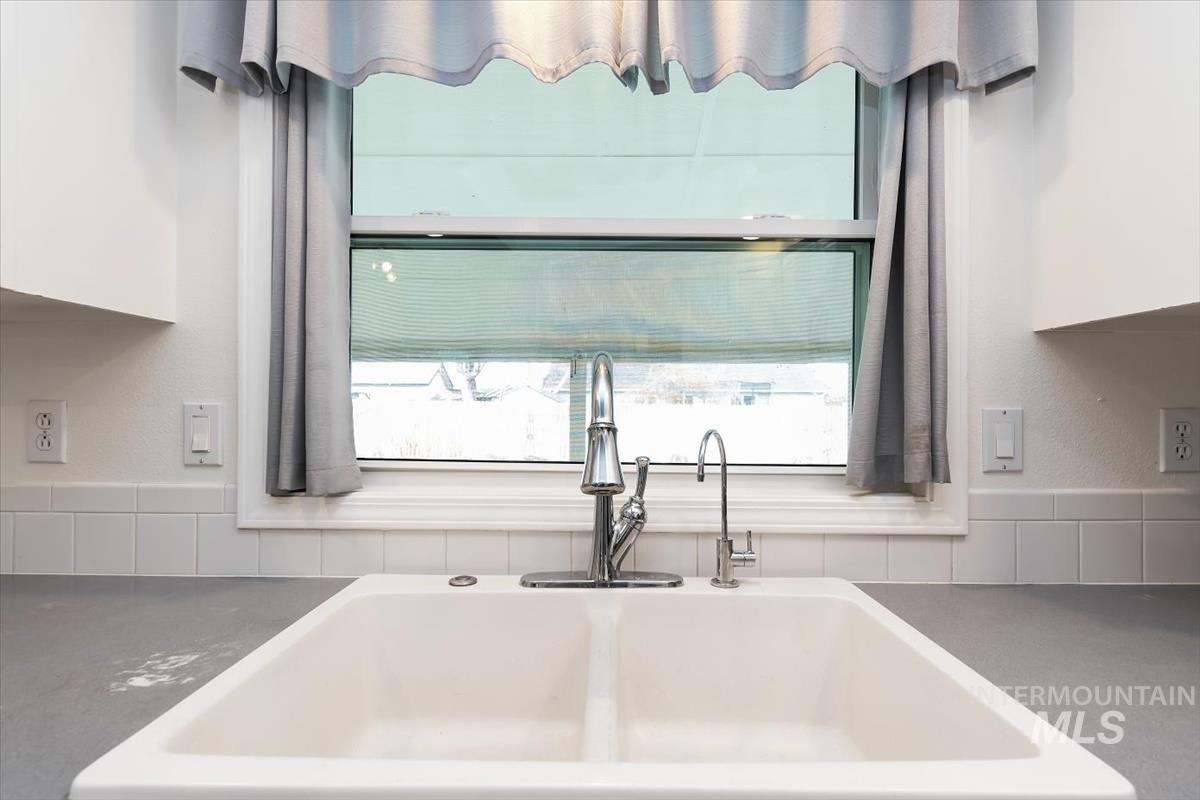 2723 N Wolverine, Meridian, Idaho 83646, 3 Bedrooms, 2 Bathrooms, Residential For Sale, Price $424,900,MLS 98979697