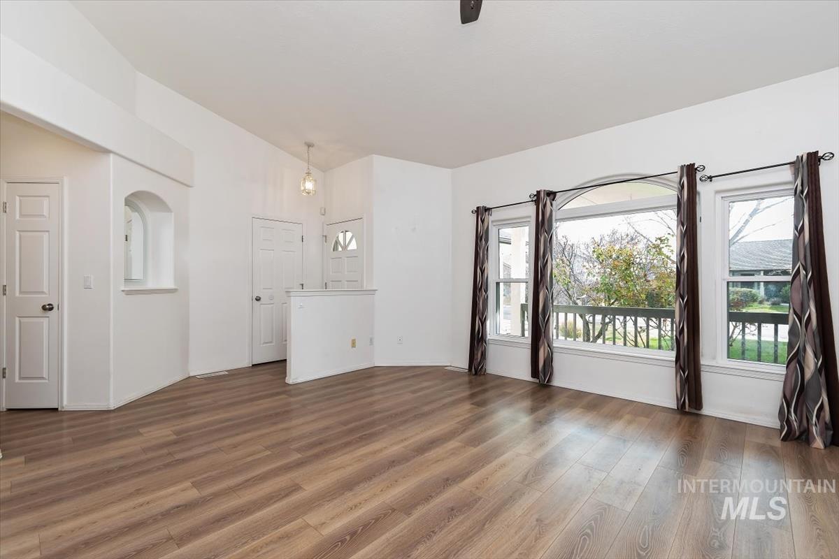 2723 N Wolverine, Meridian, Idaho 83646, 3 Bedrooms, 2 Bathrooms, Residential For Sale, Price $424,900,MLS 98979697