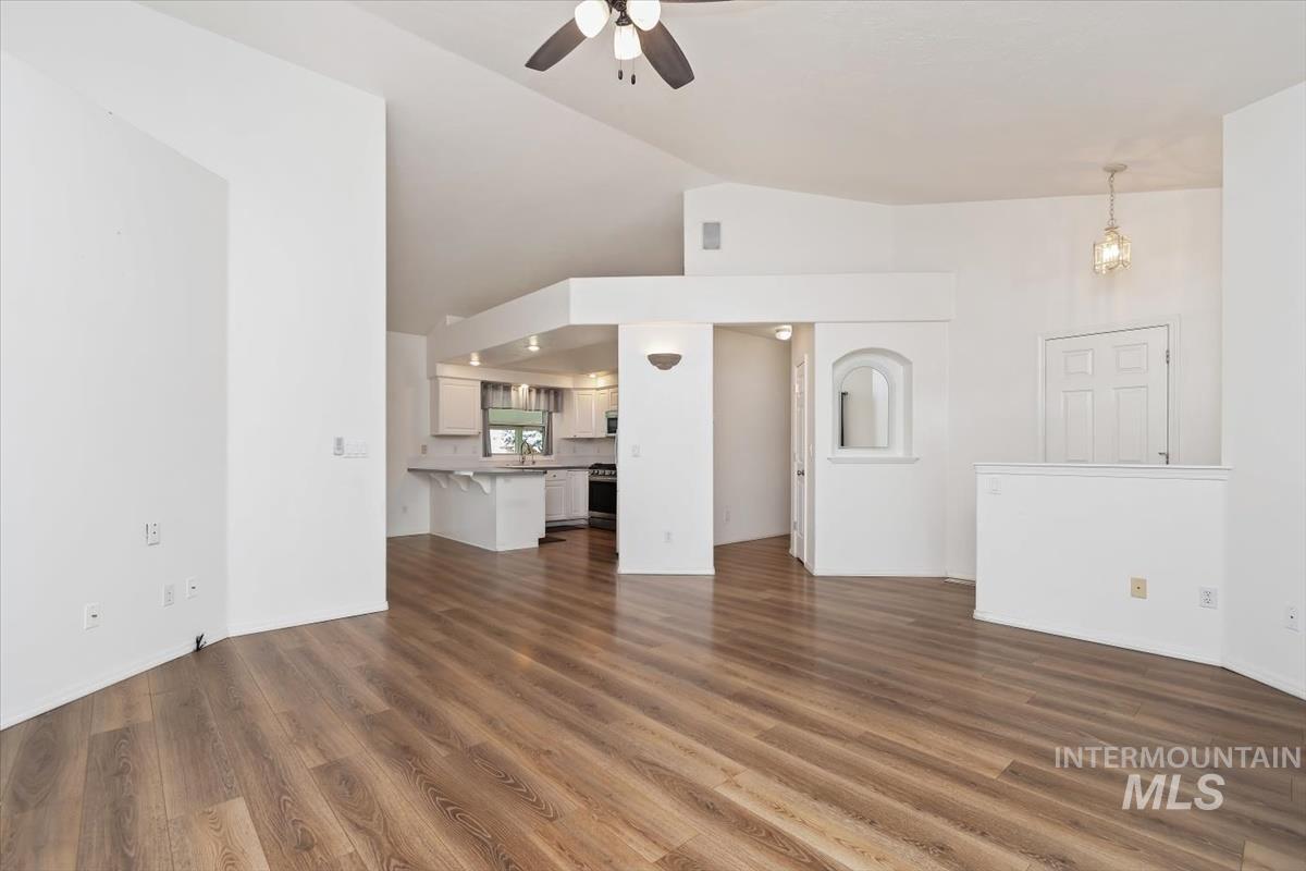 2723 N Wolverine, Meridian, Idaho 83646, 3 Bedrooms, 2 Bathrooms, Residential For Sale, Price $424,900,MLS 98979697