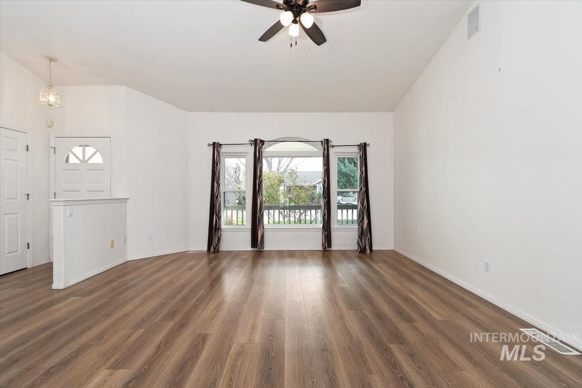 2723 N Wolverine, Meridian, Idaho 83646, 3 Bedrooms, 2 Bathrooms, Residential For Sale, Price $424,900,MLS 98979697