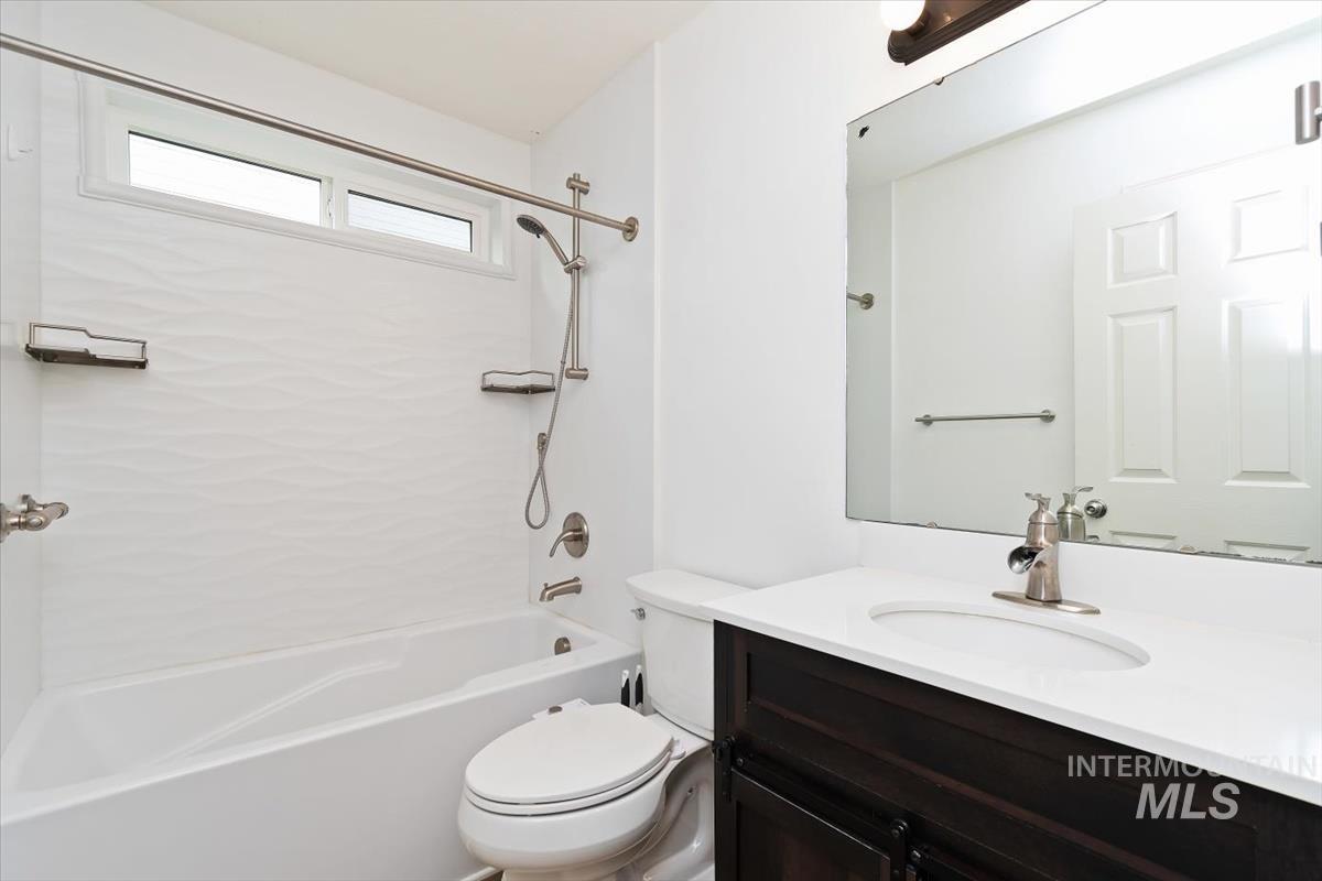 2723 N Wolverine, Meridian, Idaho 83646, 3 Bedrooms, 2 Bathrooms, Residential For Sale, Price $424,900,MLS 98979697