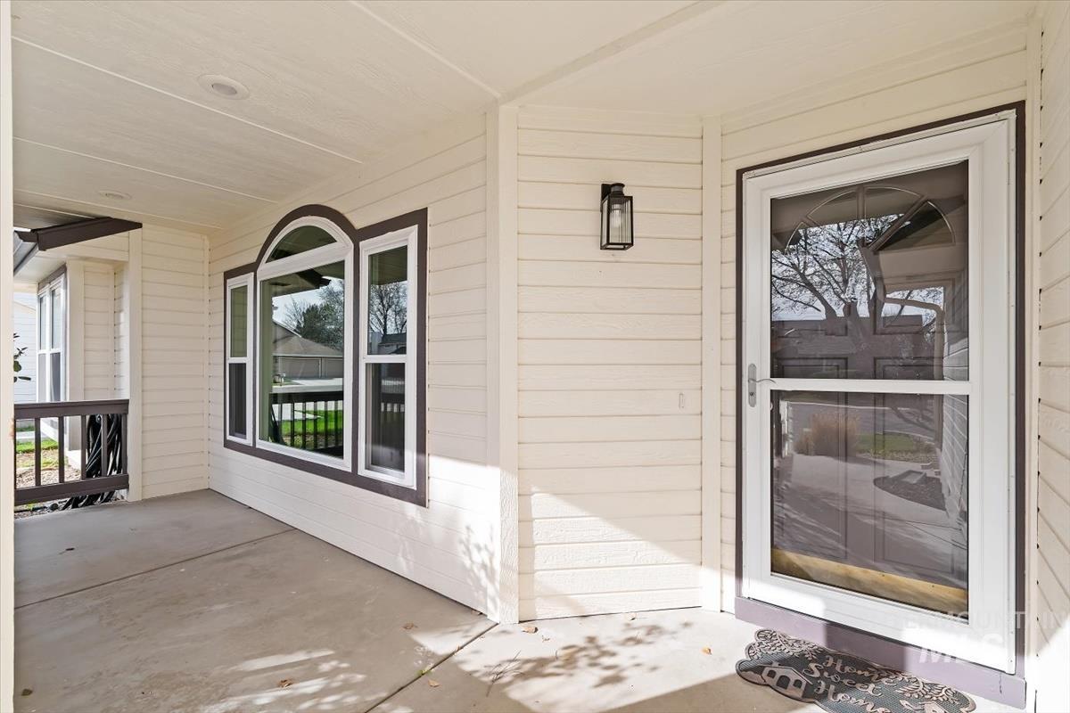 2723 N Wolverine, Meridian, Idaho 83646, 3 Bedrooms, 2 Bathrooms, Residential For Sale, Price $424,900,MLS 98979697