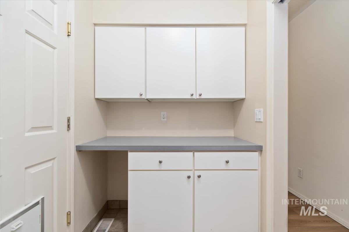 2723 N Wolverine, Meridian, Idaho 83646, 3 Bedrooms, 2 Bathrooms, Residential For Sale, Price $424,900,MLS 98979697