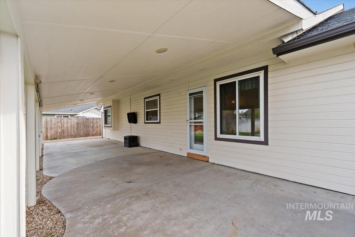 2723 N Wolverine, Meridian, Idaho 83646, 3 Bedrooms, 2 Bathrooms, Residential For Sale, Price $424,900,MLS 98979697