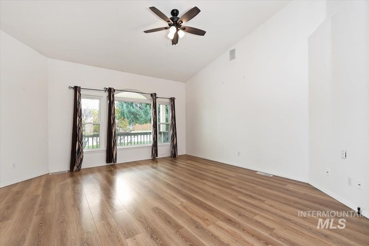 2723 N Wolverine, Meridian, Idaho 83646, 3 Bedrooms, 2 Bathrooms, Residential For Sale, Price $424,900,MLS 98979697