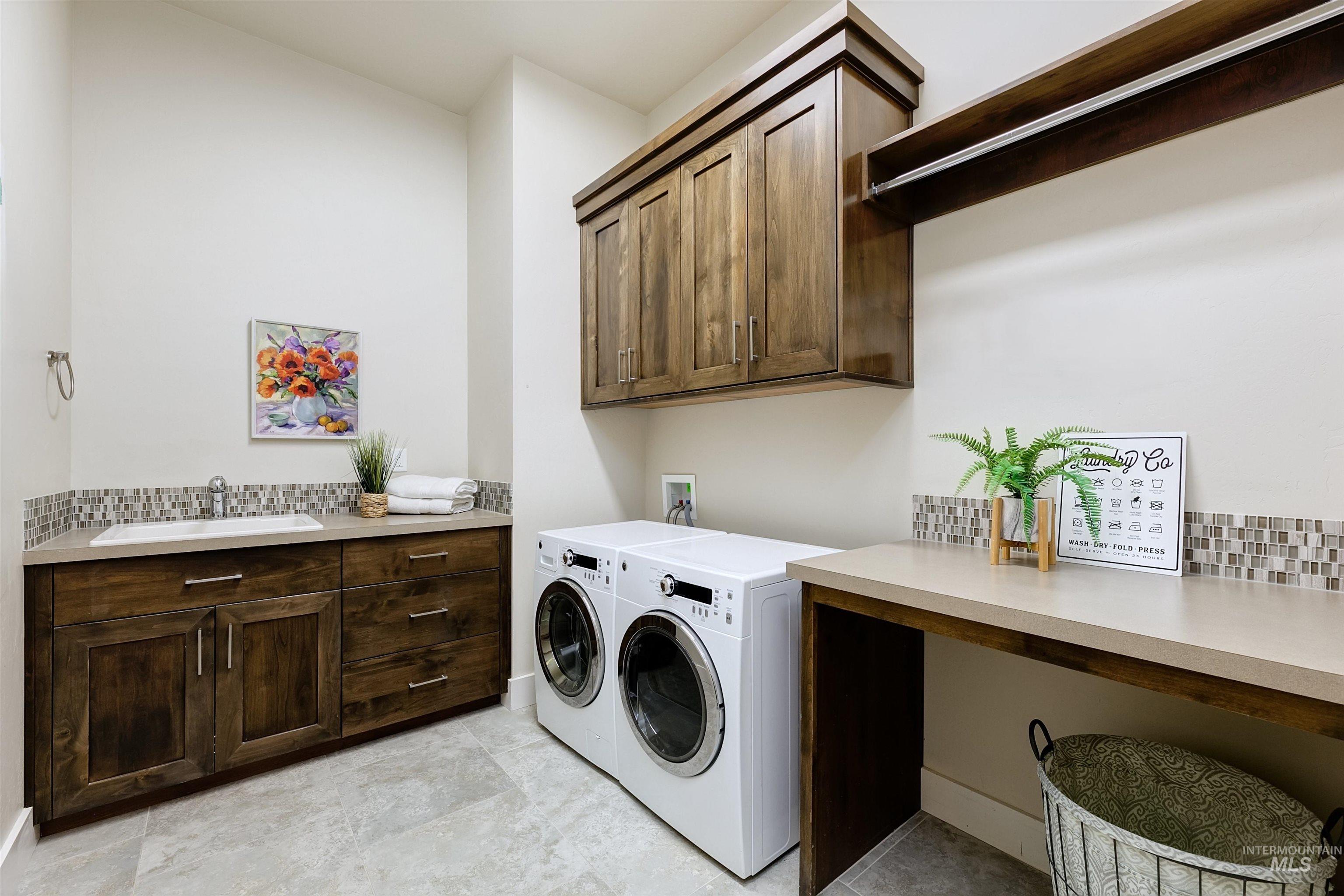 6091 W Hamm Court, Eagle, Idaho 83616, 3 Bedrooms, 3 Bathrooms, Residential For Sale, Price $895,000,MLS 98979701