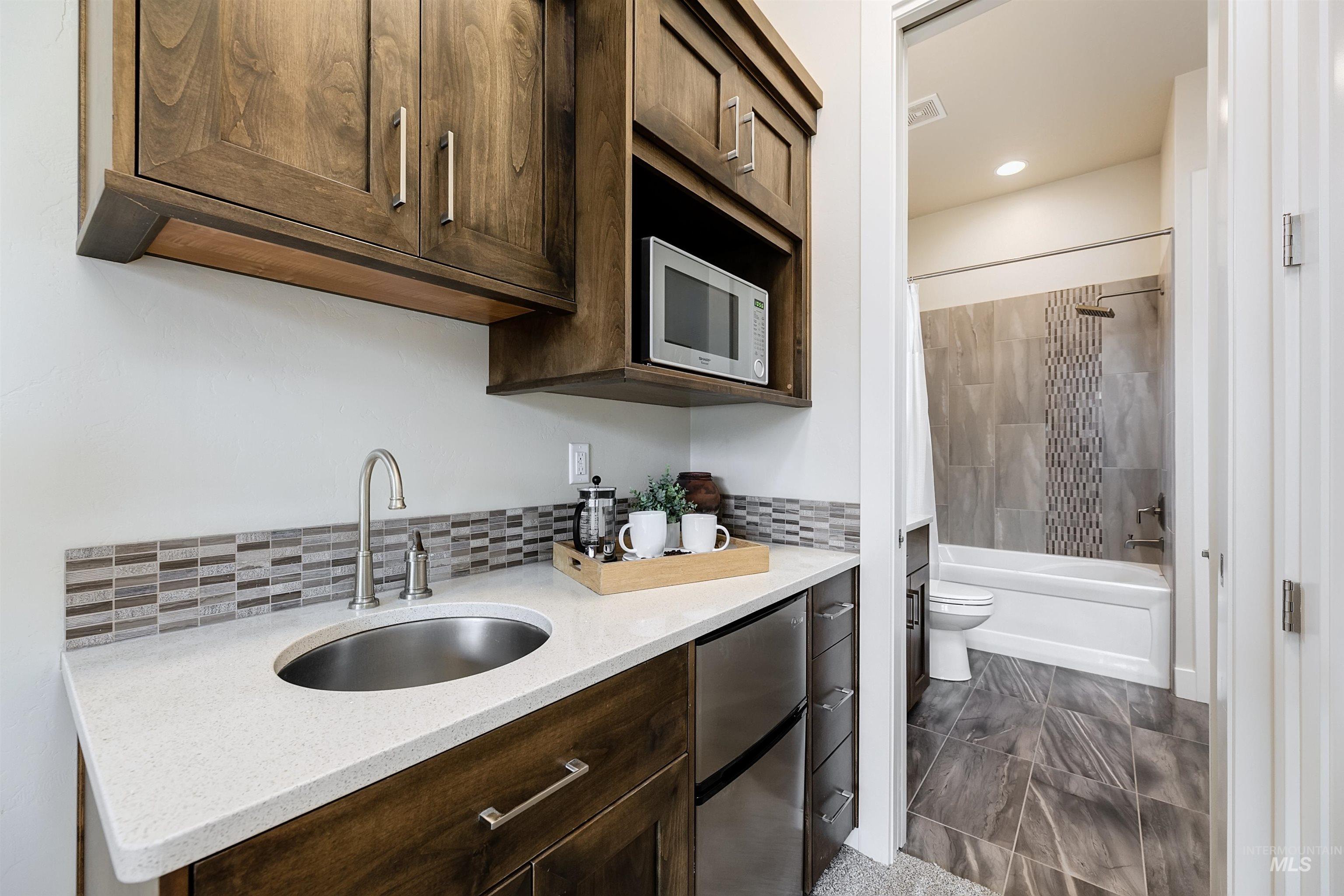 6091 W Hamm Court, Eagle, Idaho 83616, 3 Bedrooms, 3 Bathrooms, Residential For Sale, Price $895,000,MLS 98979701