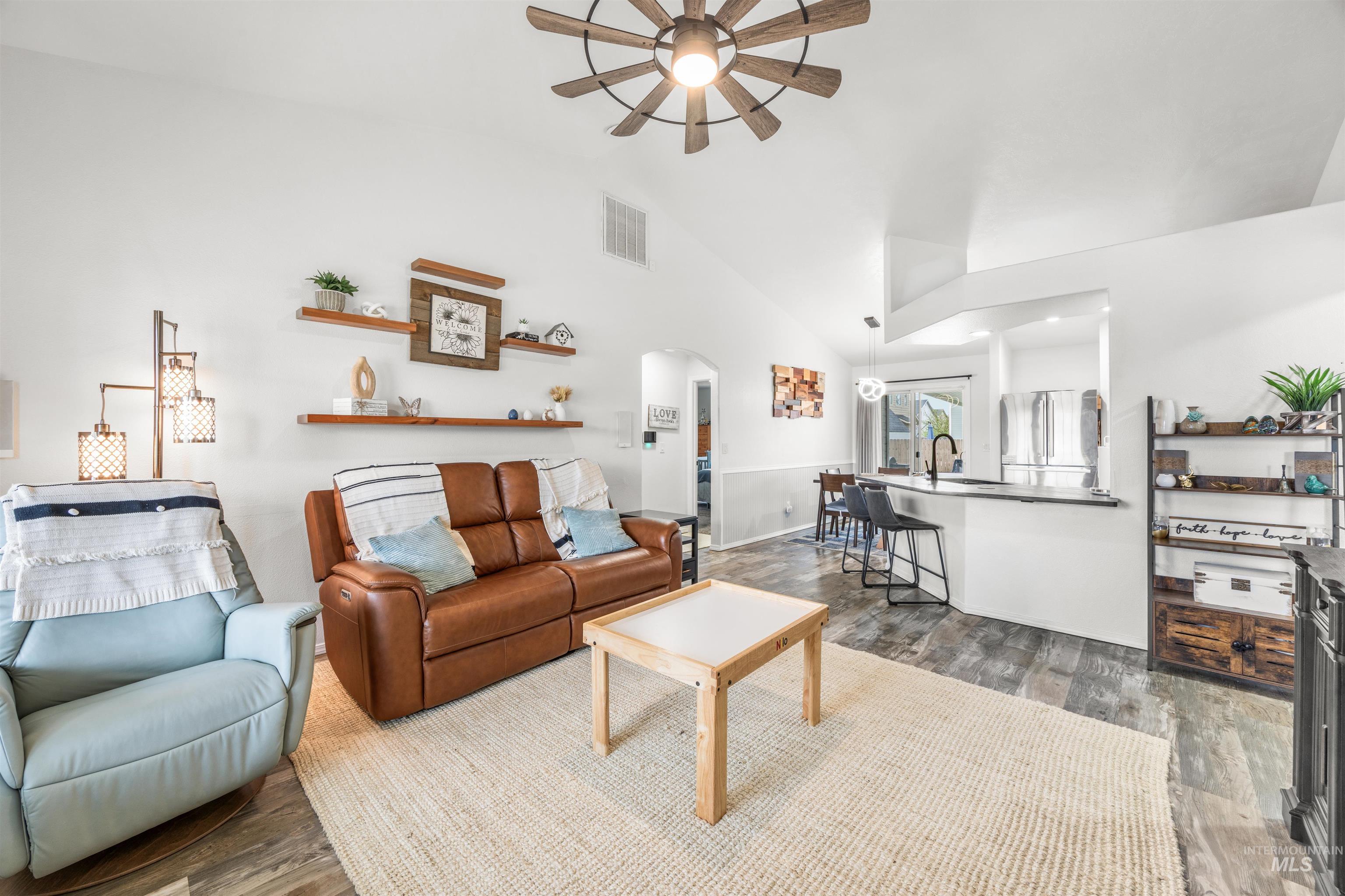 343 E Joshua Tree, Meridian, Idaho 83646, 3 Bedrooms, 2 Bathrooms, Residential For Sale, Price $425,000,MLS 98979710