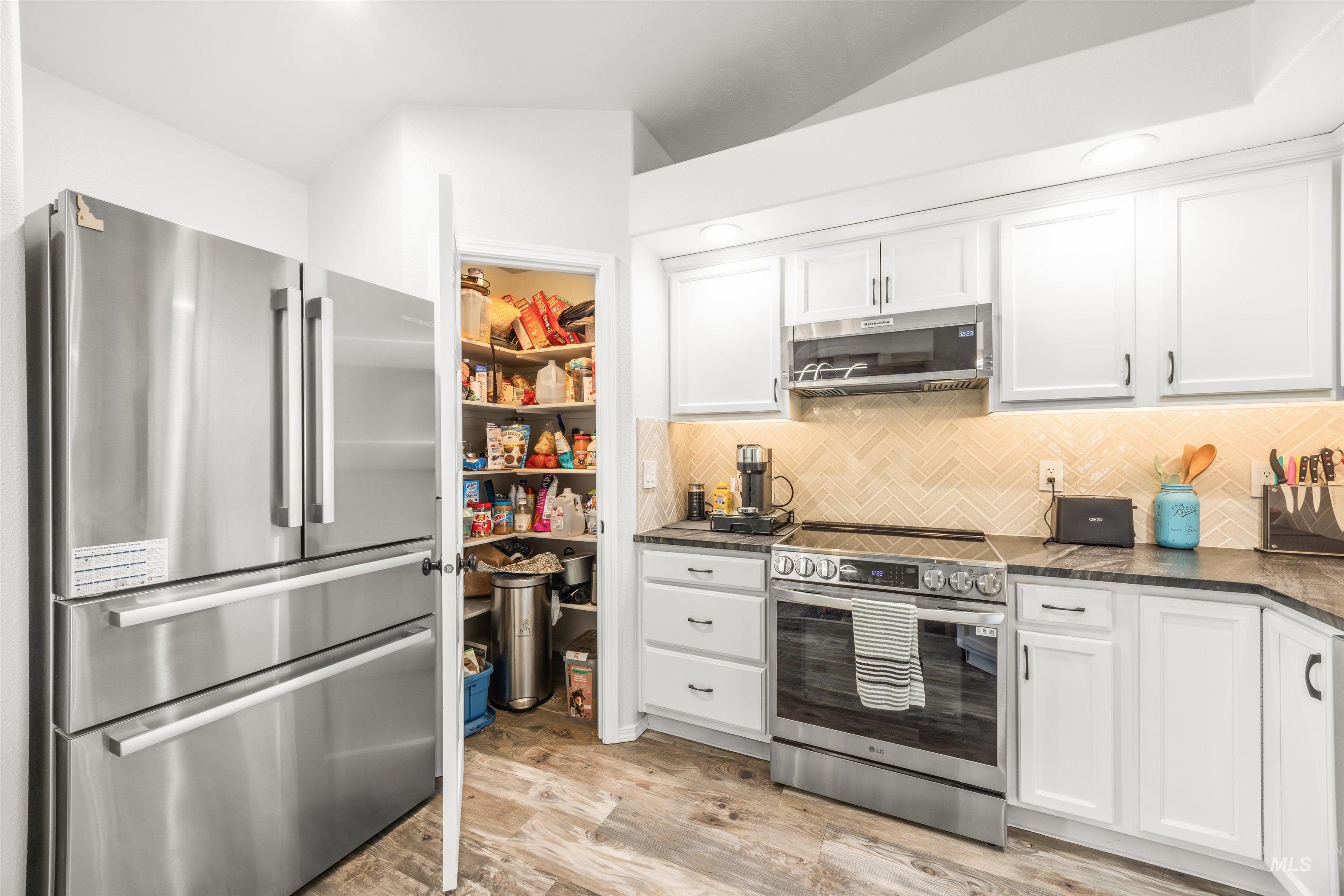 343 E Joshua Tree, Meridian, Idaho 83646, 3 Bedrooms, 2 Bathrooms, Residential For Sale, Price $425,000,MLS 98979710