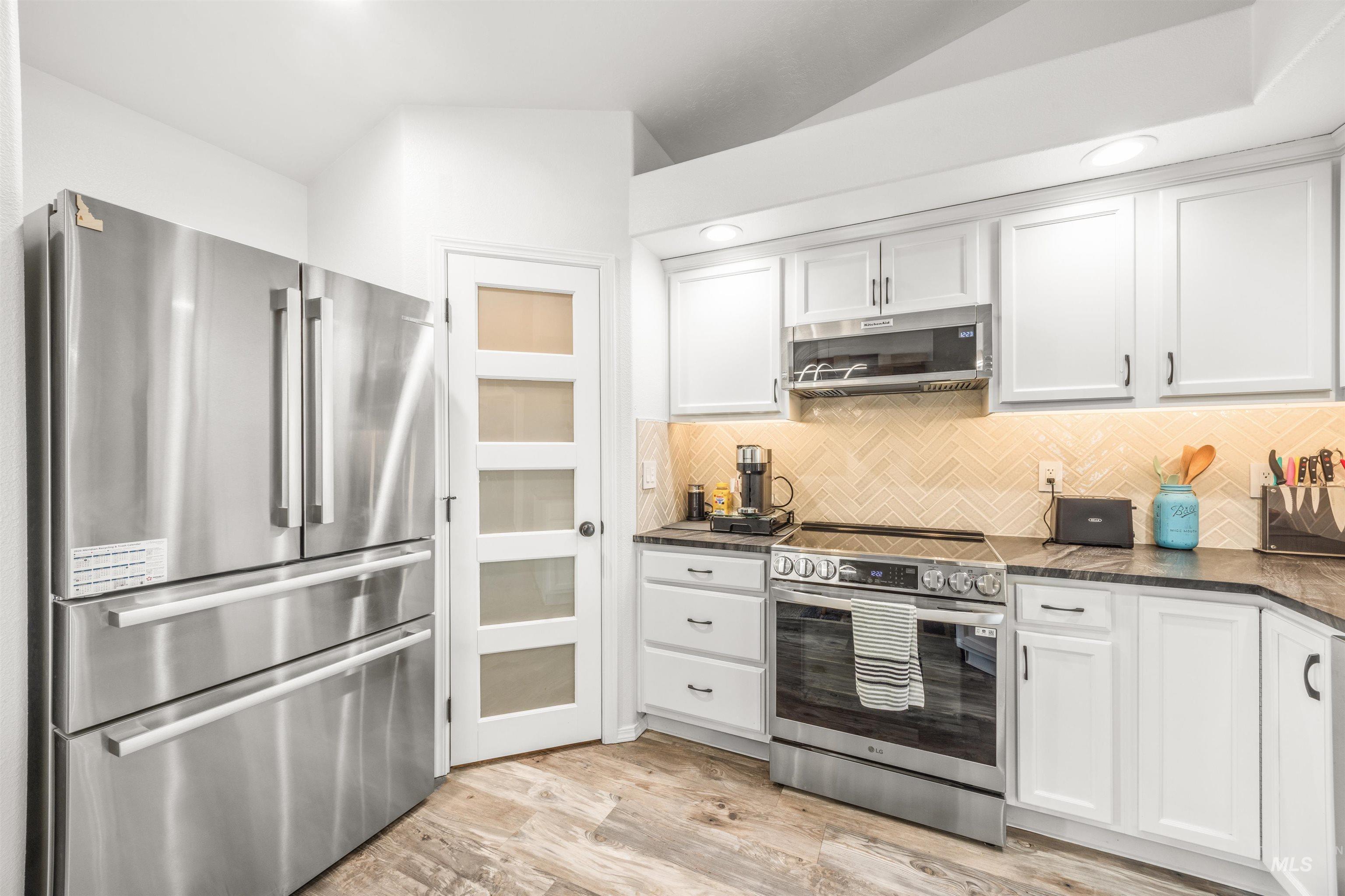 343 E Joshua Tree, Meridian, Idaho 83646, 3 Bedrooms, 2 Bathrooms, Residential For Sale, Price $425,000,MLS 98979710