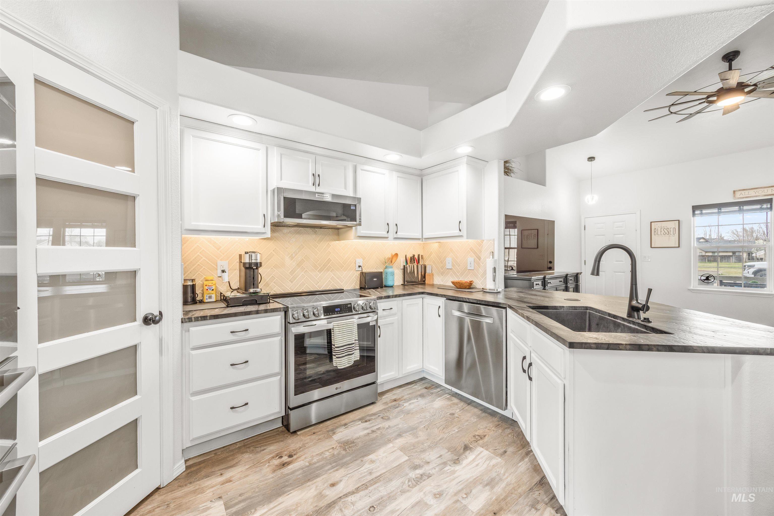 343 E Joshua Tree, Meridian, Idaho 83646, 3 Bedrooms, 2 Bathrooms, Residential For Sale, Price $425,000,MLS 98979710