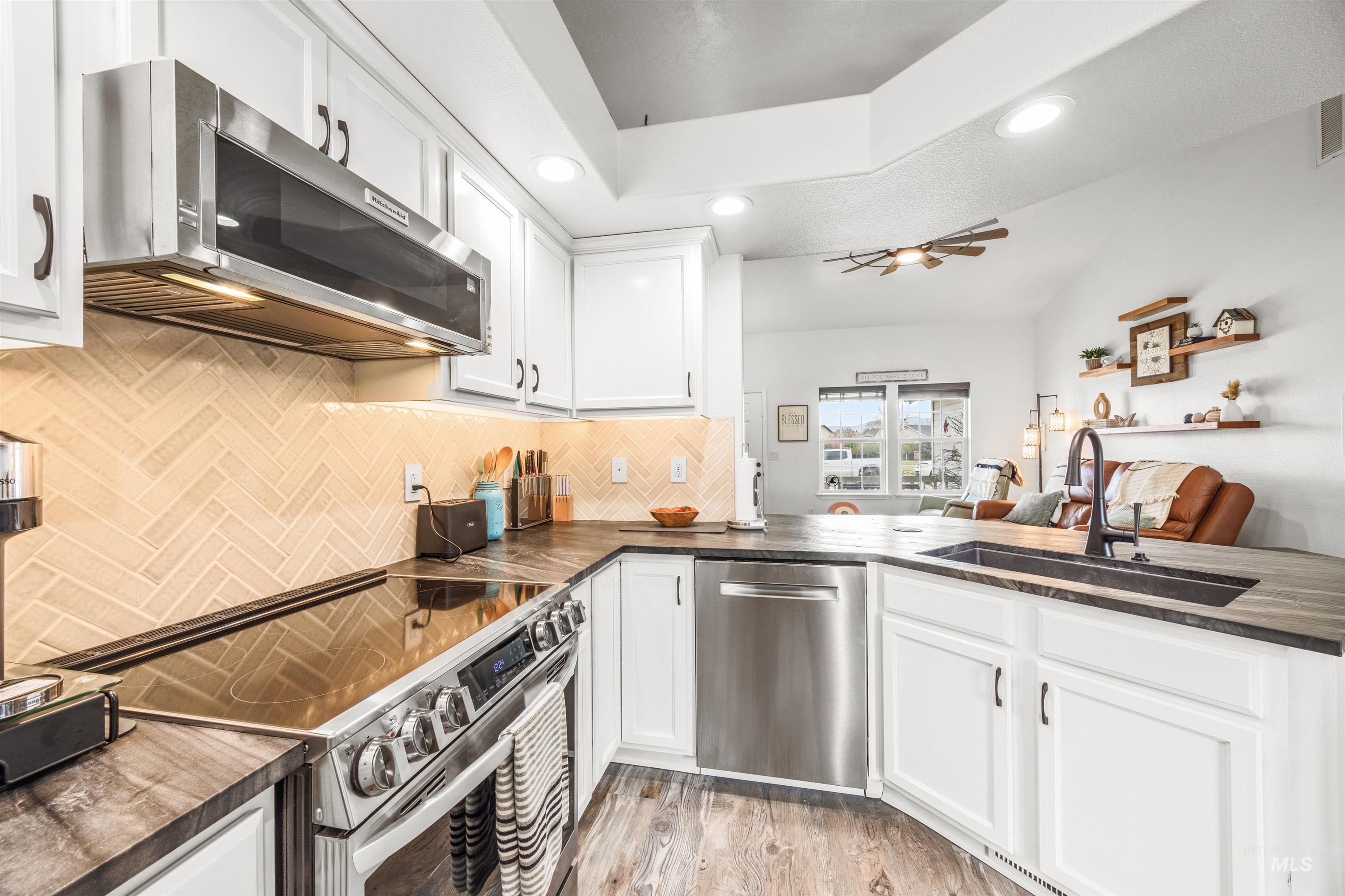 343 E Joshua Tree, Meridian, Idaho 83646, 3 Bedrooms, 2 Bathrooms, Residential For Sale, Price $425,000,MLS 98979710