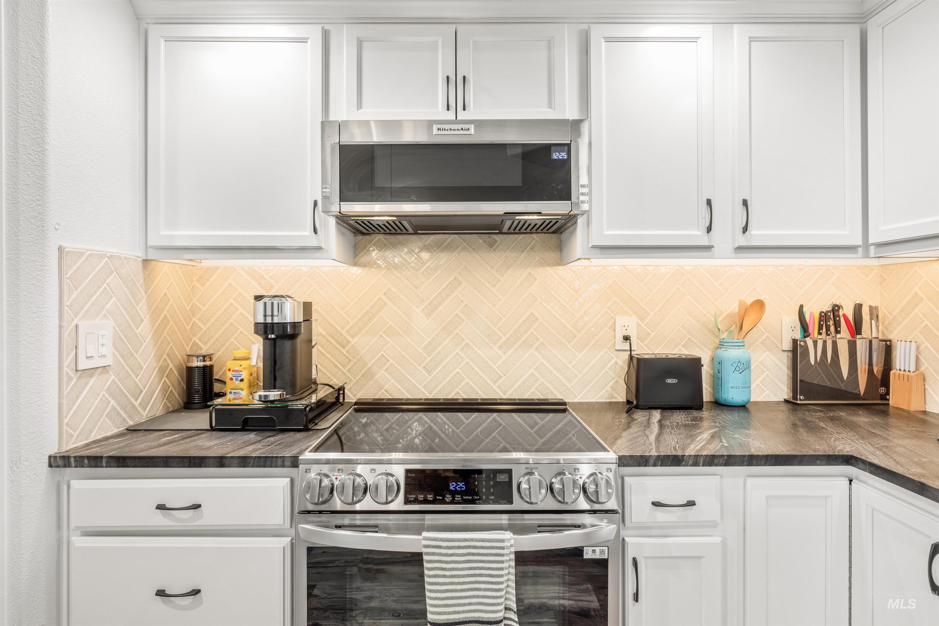 343 E Joshua Tree, Meridian, Idaho 83646, 3 Bedrooms, 2 Bathrooms, Residential For Sale, Price $425,000,MLS 98979710