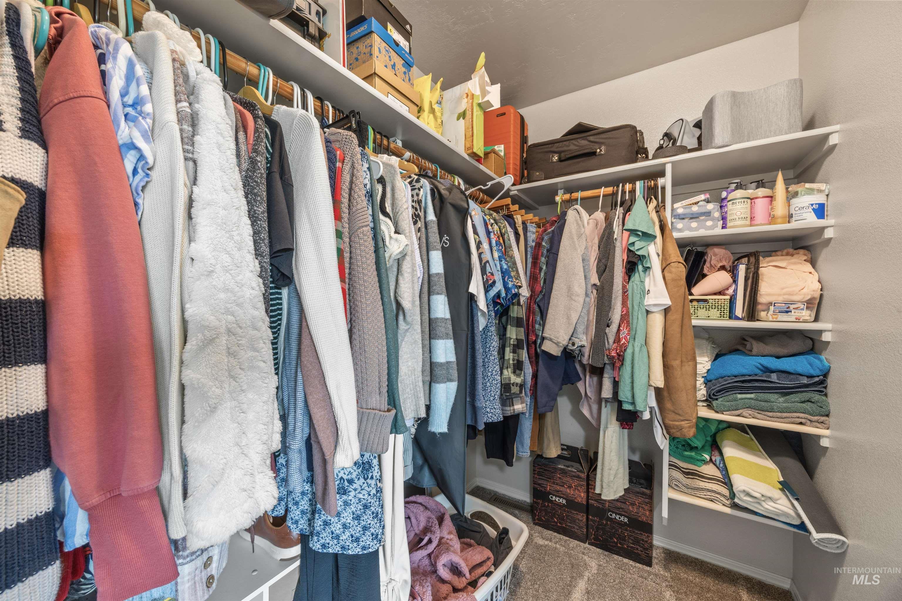 343 E Joshua Tree, Meridian, Idaho 83646, 3 Bedrooms, 2 Bathrooms, Residential For Sale, Price $425,000,MLS 98979710