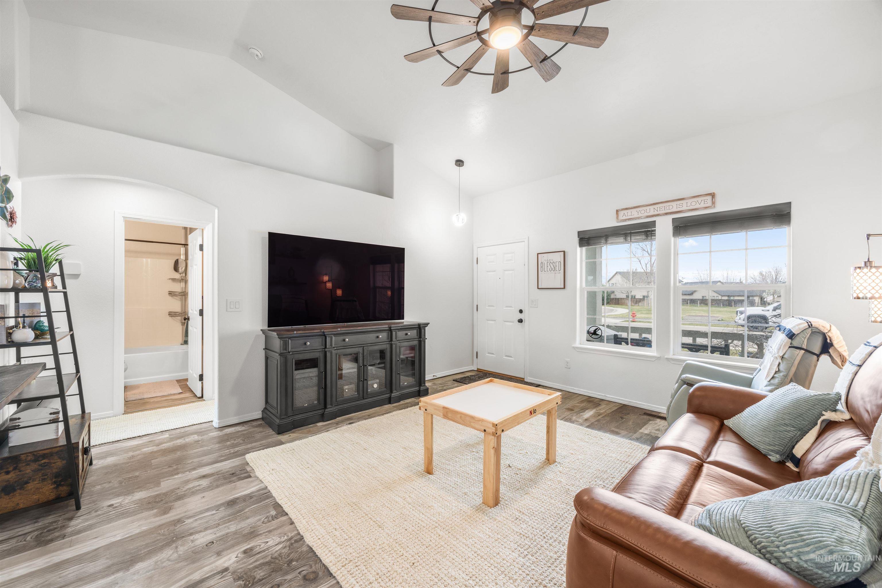 343 E Joshua Tree, Meridian, Idaho 83646, 3 Bedrooms, 2 Bathrooms, Residential For Sale, Price $425,000,MLS 98979710