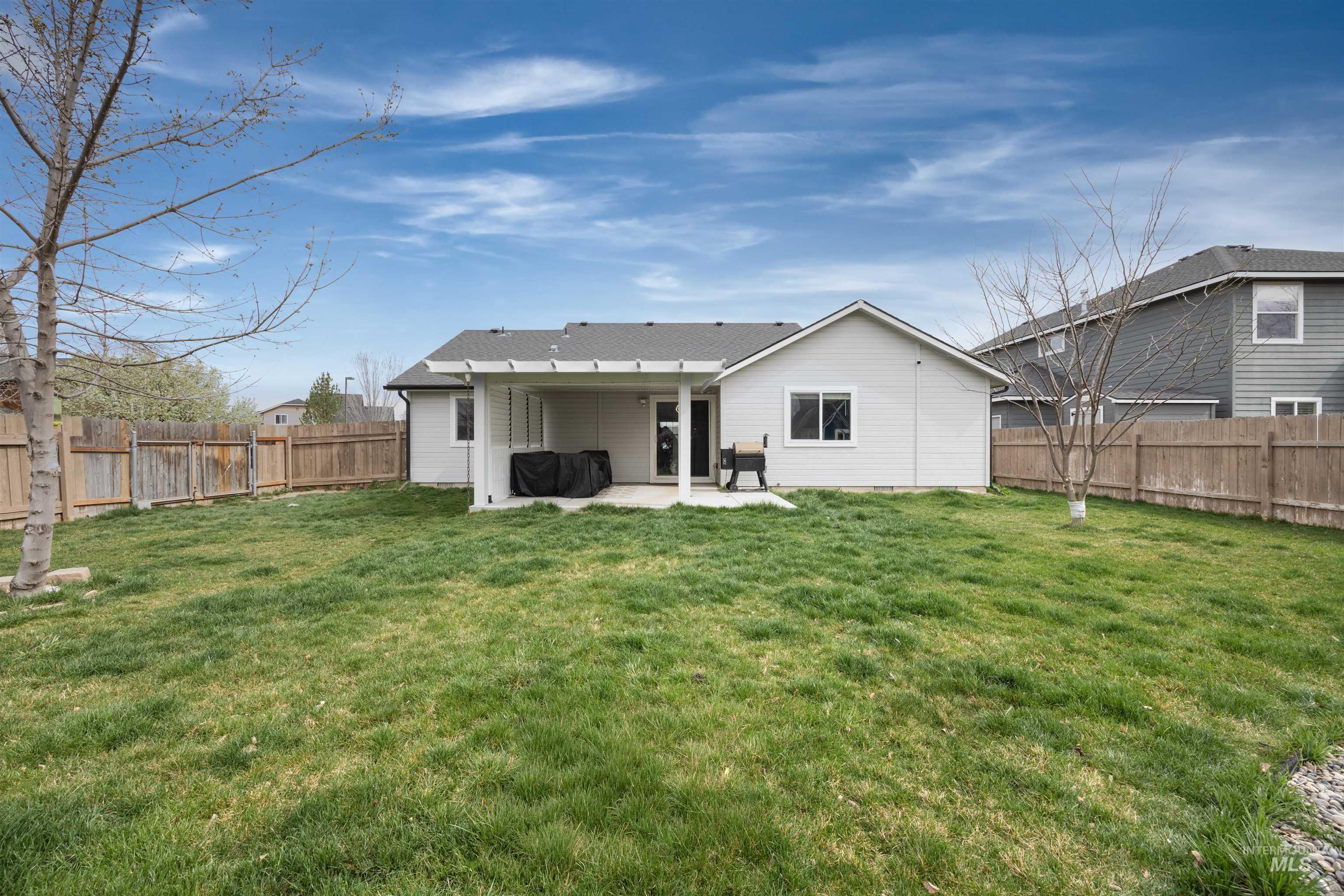 343 E Joshua Tree, Meridian, Idaho 83646, 3 Bedrooms, 2 Bathrooms, Residential For Sale, Price $425,000,MLS 98979710
