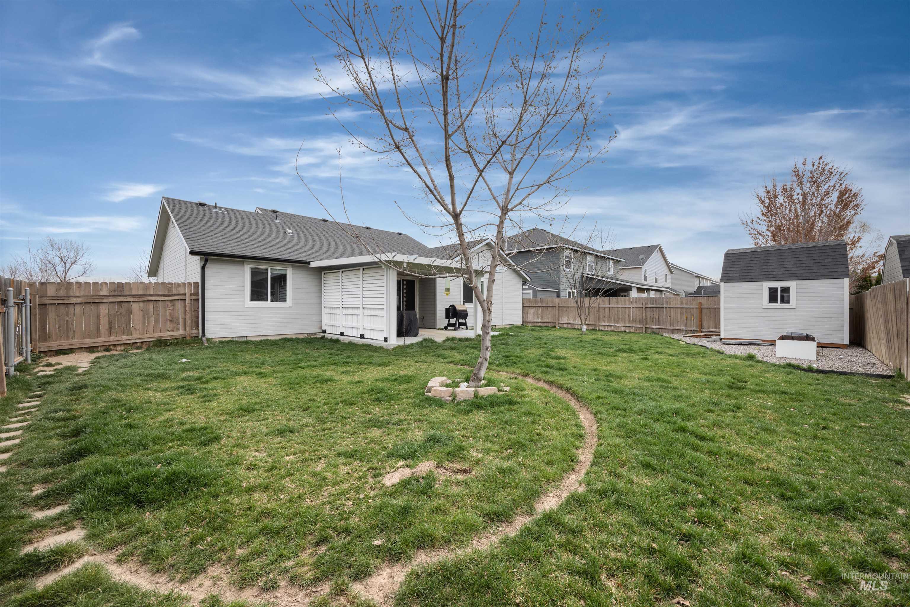 343 E Joshua Tree, Meridian, Idaho 83646, 3 Bedrooms, 2 Bathrooms, Residential For Sale, Price $425,000,MLS 98979710
