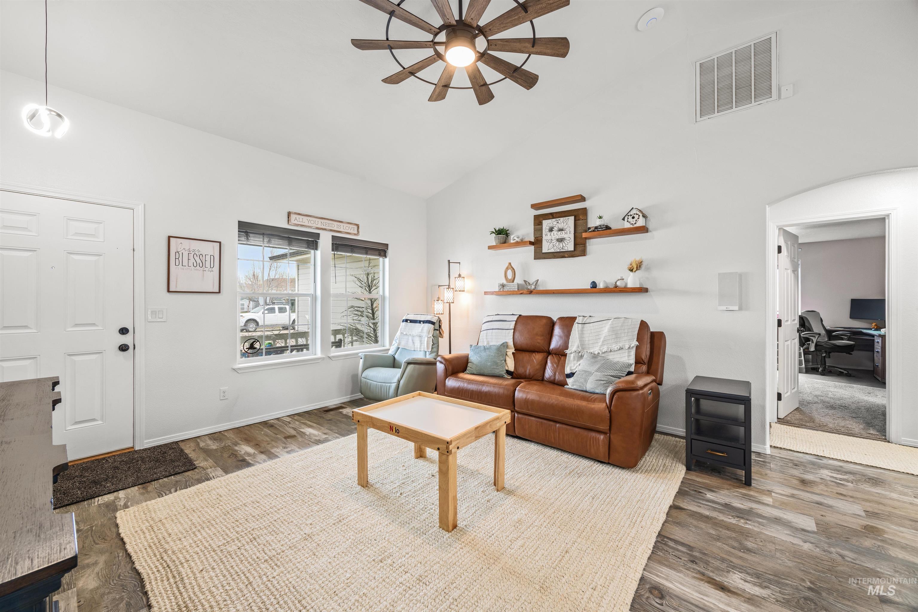 343 E Joshua Tree, Meridian, Idaho 83646, 3 Bedrooms, 2 Bathrooms, Residential For Sale, Price $425,000,MLS 98979710