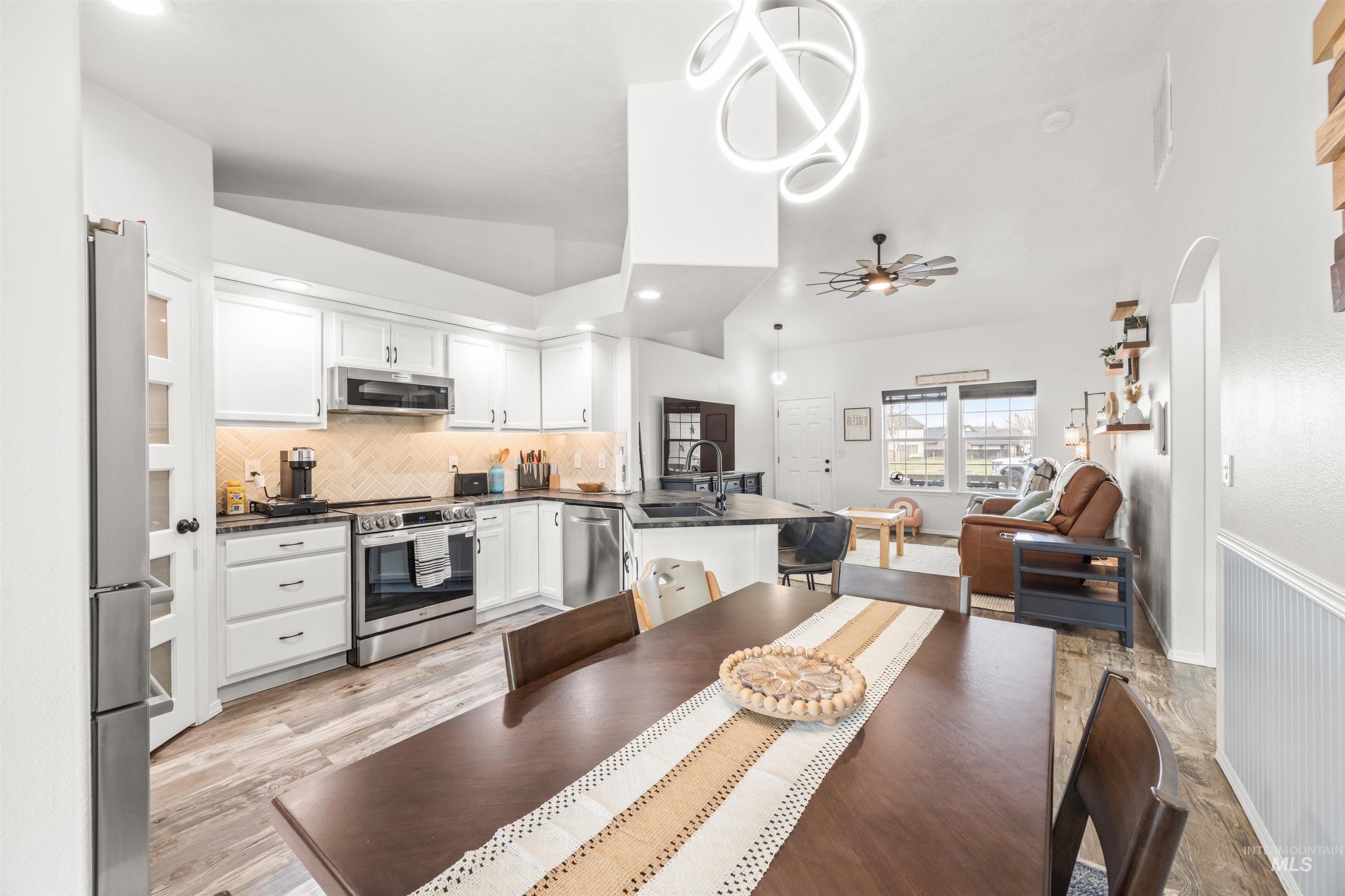 343 E Joshua Tree, Meridian, Idaho 83646, 3 Bedrooms, 2 Bathrooms, Residential For Sale, Price $425,000,MLS 98979710