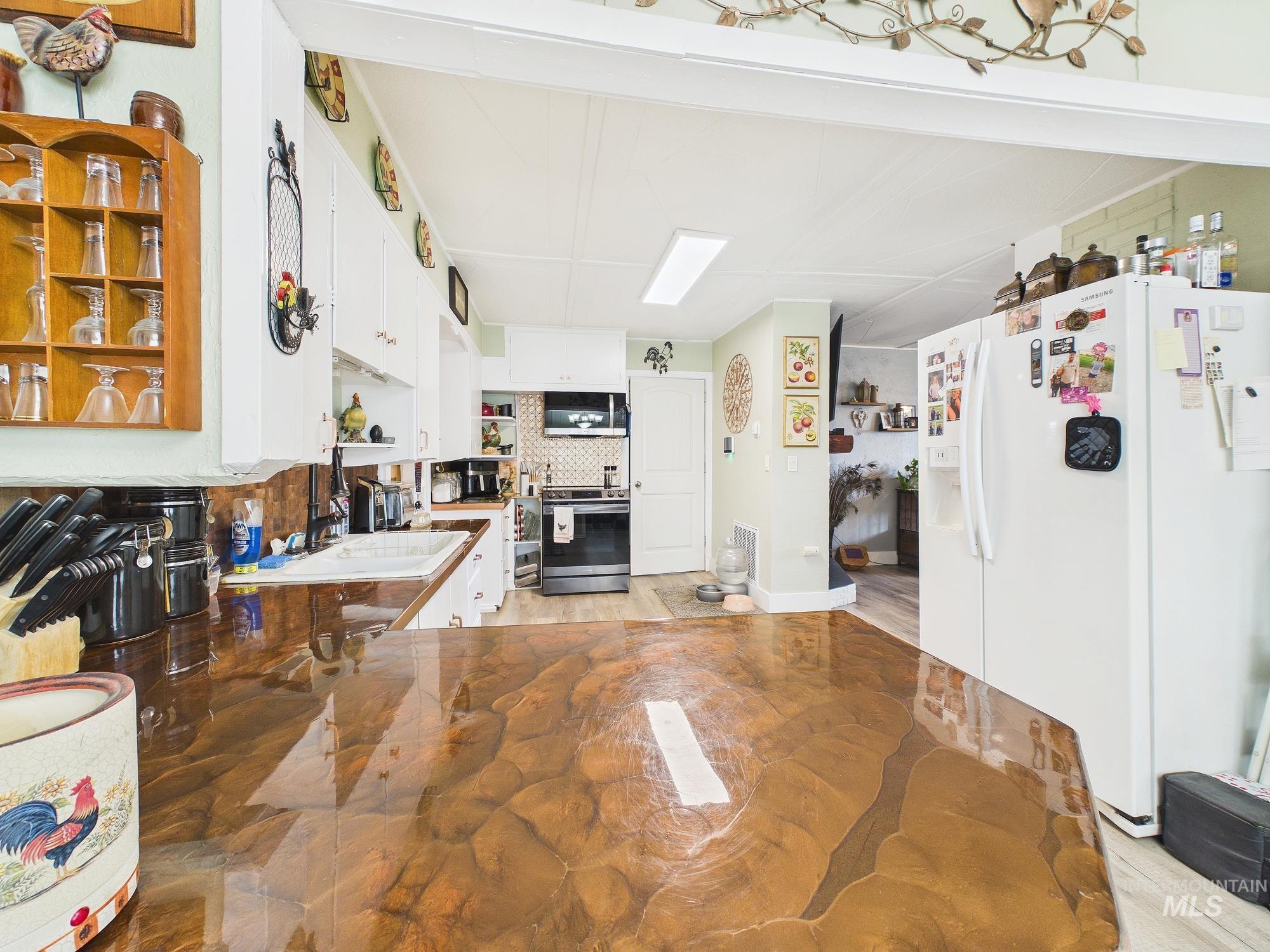 2133 Hollywood Blvd, Emmett, Idaho 83617, 2 Bedrooms, 1 Bathroom, Residential For Sale, Price $530,000,MLS 98979711